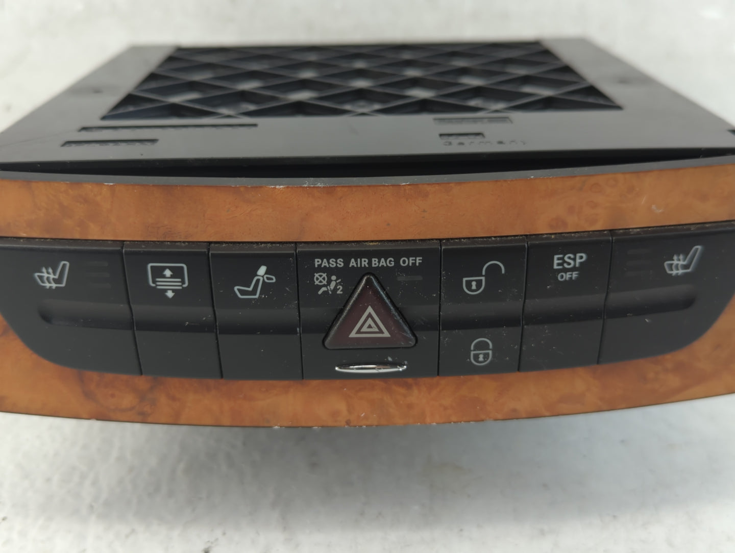2007 Mercedes-Benz E350 Radio AM FM Cd Player Receiver Replacement Fits OEM Used Auto Parts - Oemusedautoparts1.com