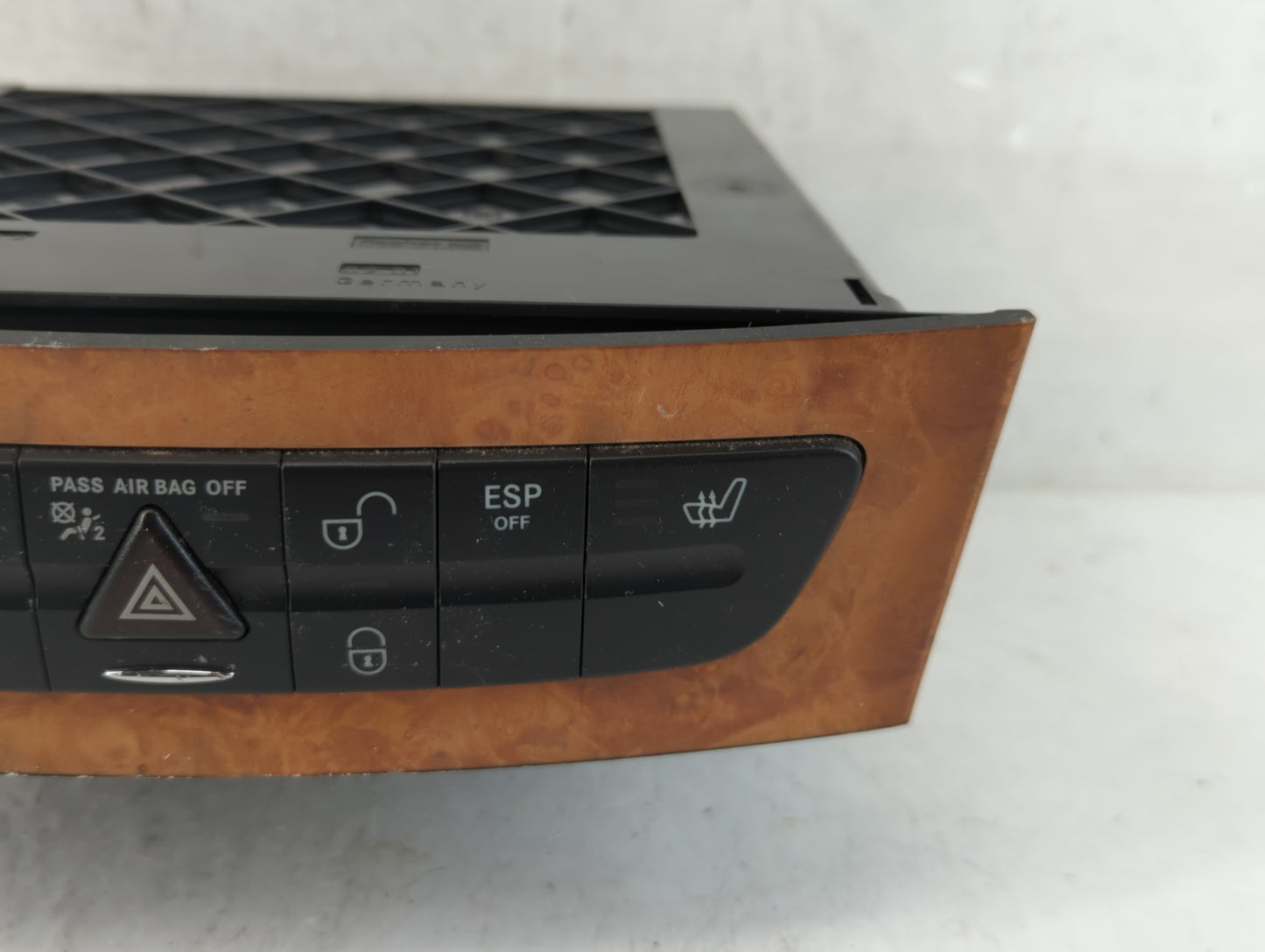 2007 Mercedes-Benz E350 Radio AM FM Cd Player Receiver Replacement Fits OEM Used Auto Parts - Oemusedautoparts1.com