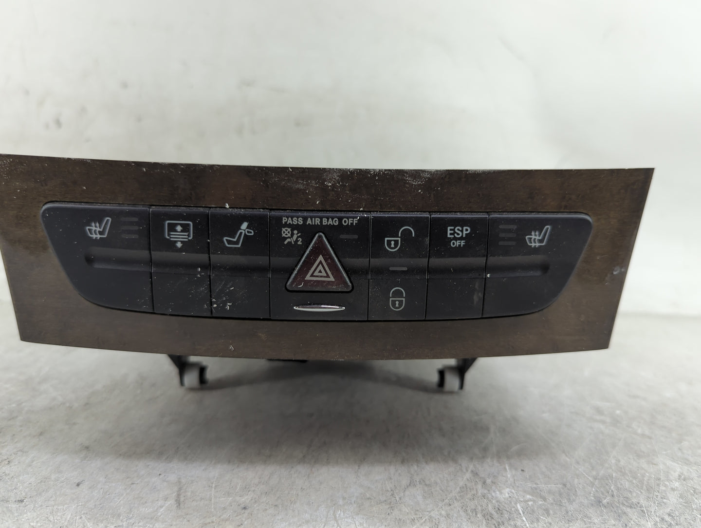 2006-2009 Mercedes-benz E350 Radio Cd Changer 1.61.072.50001|6326a - Oemusedautoparts1.com