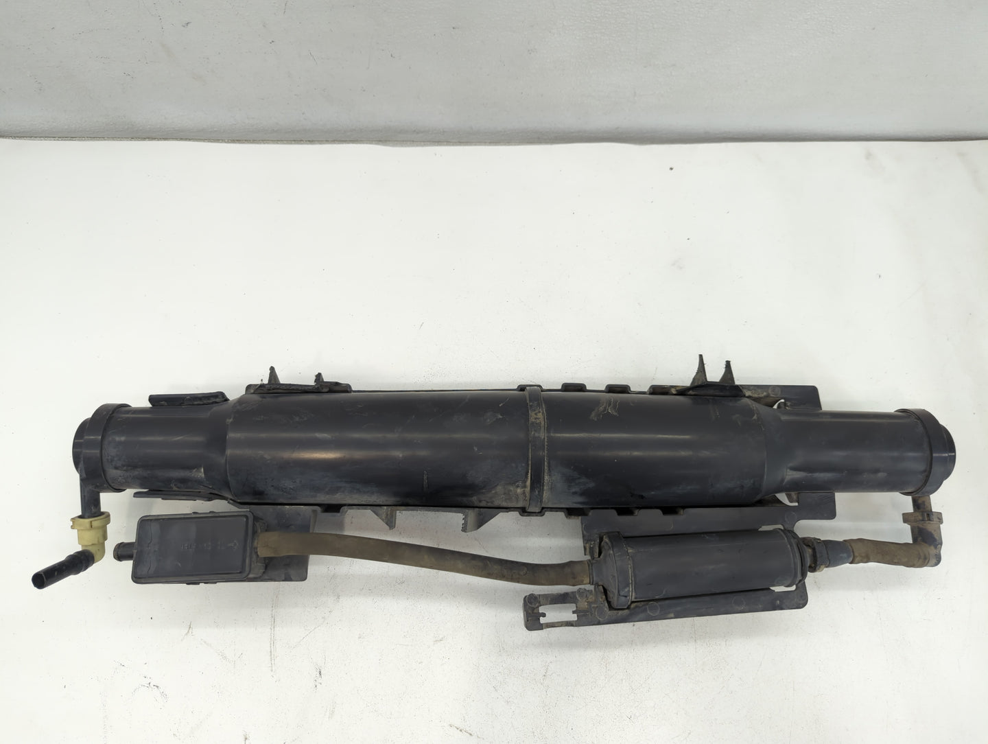 2007 Mercedes-benz E450 Fuel Vapor Charcoal Canister - Oemusedautoparts1.com