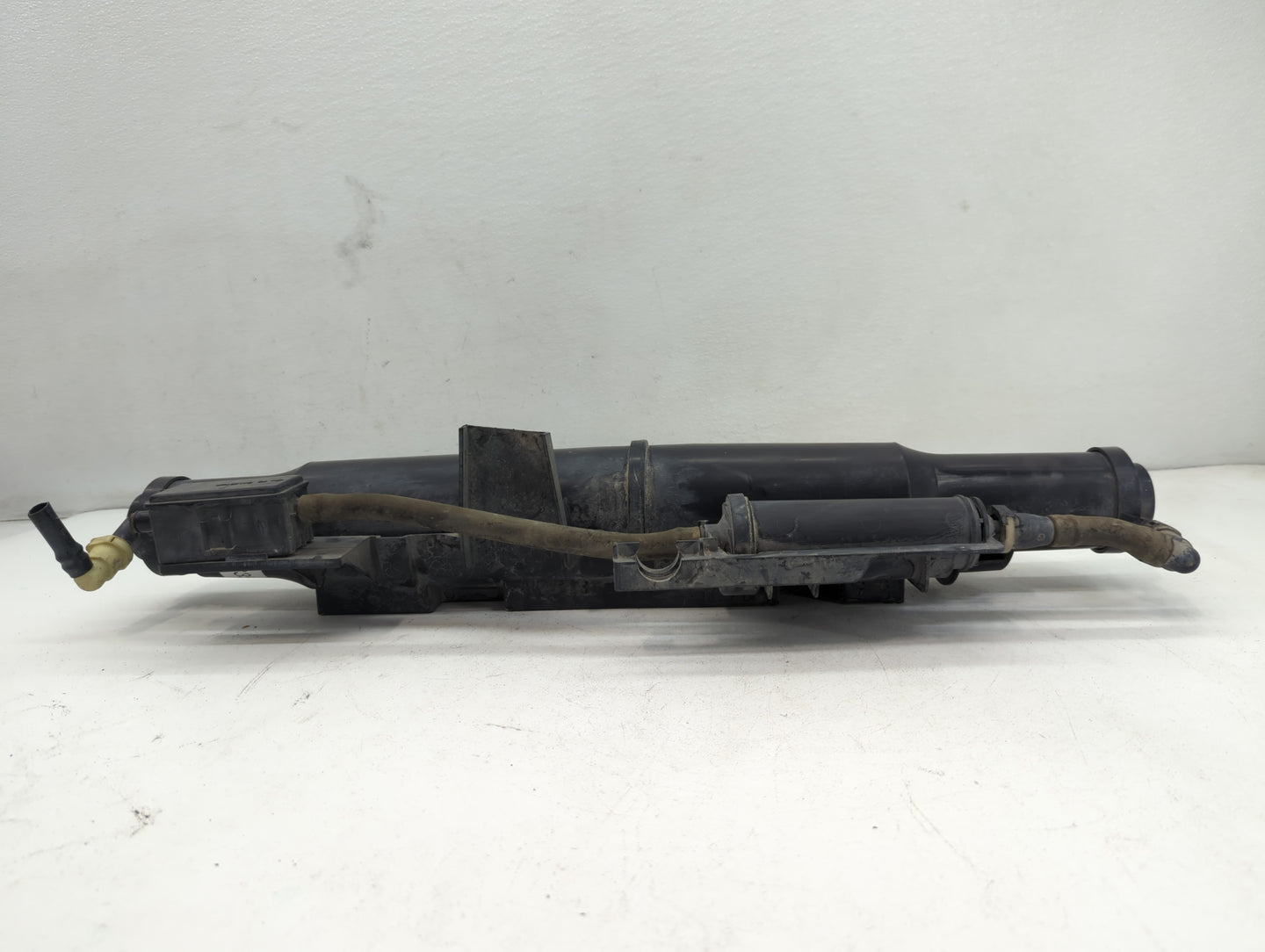 2007 Mercedes-benz E450 Fuel Vapor Charcoal Canister - Oemusedautoparts1.com