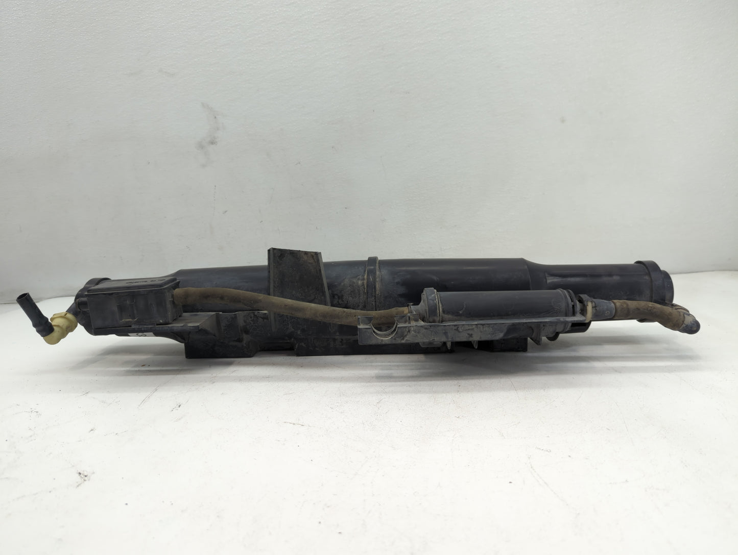 2007 Mercedes-benz E450 Fuel Vapor Charcoal Canister - Oemusedautoparts1.com