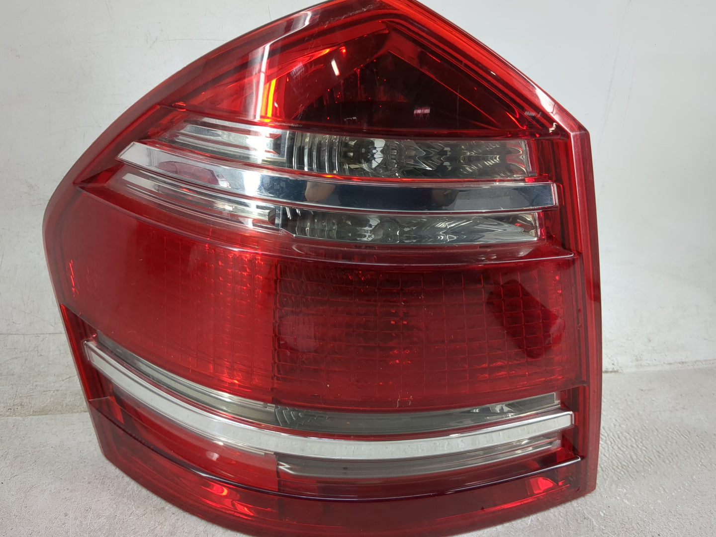 2007-2009 Mercedes-Benz Gl320 Tail Light Assembly Driver Left OEM P/N:A 164 820 05 64 Fits Fits 2007 2008 2009 OEM Used Auto