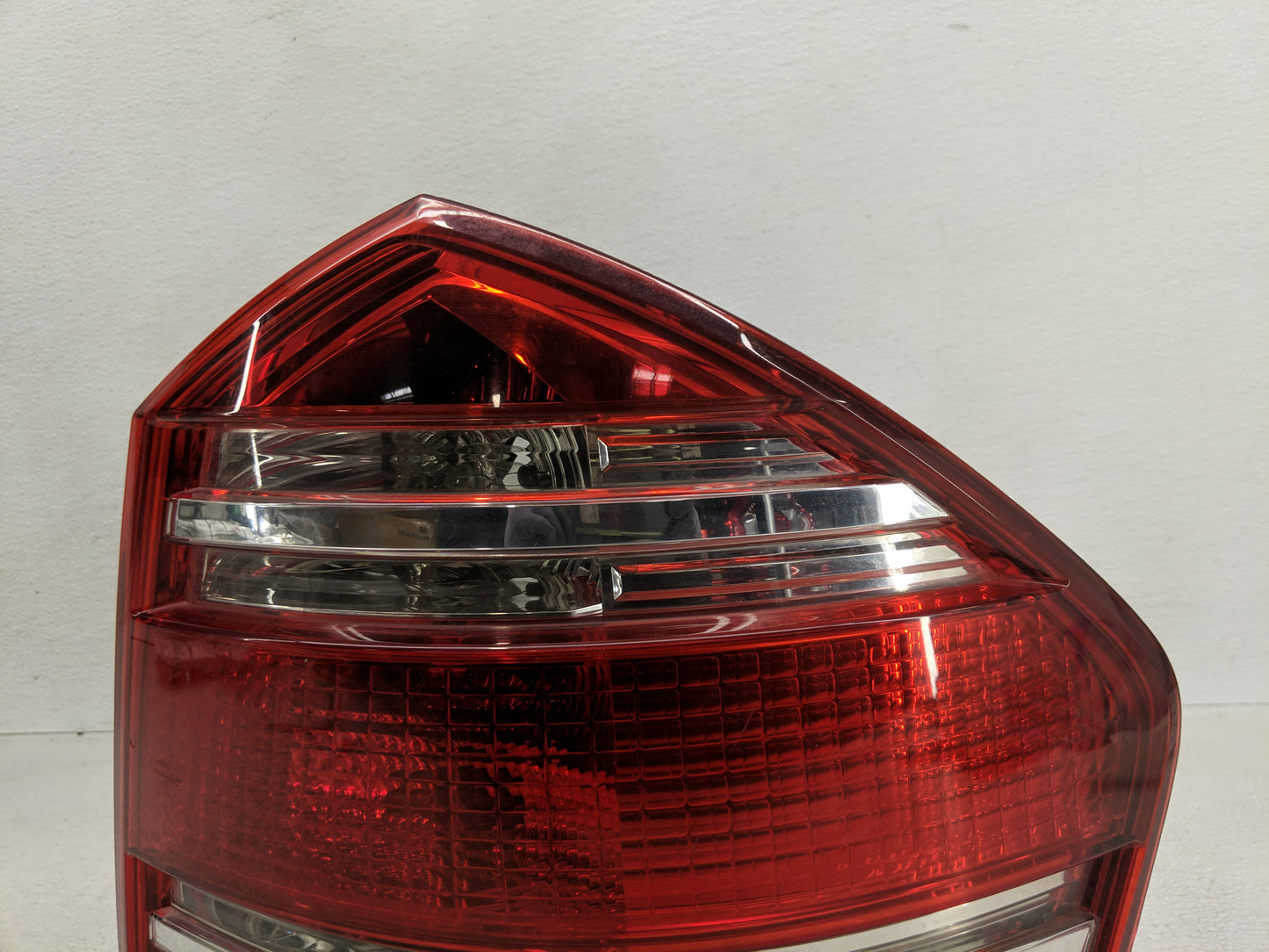 2008-2009 Mercedes-Benz Gl550 Tail Light Assembly Passenger Right OEM P/N:A 164 820 05 64 Fits Fits 2007 2008 2009 OEM Used 