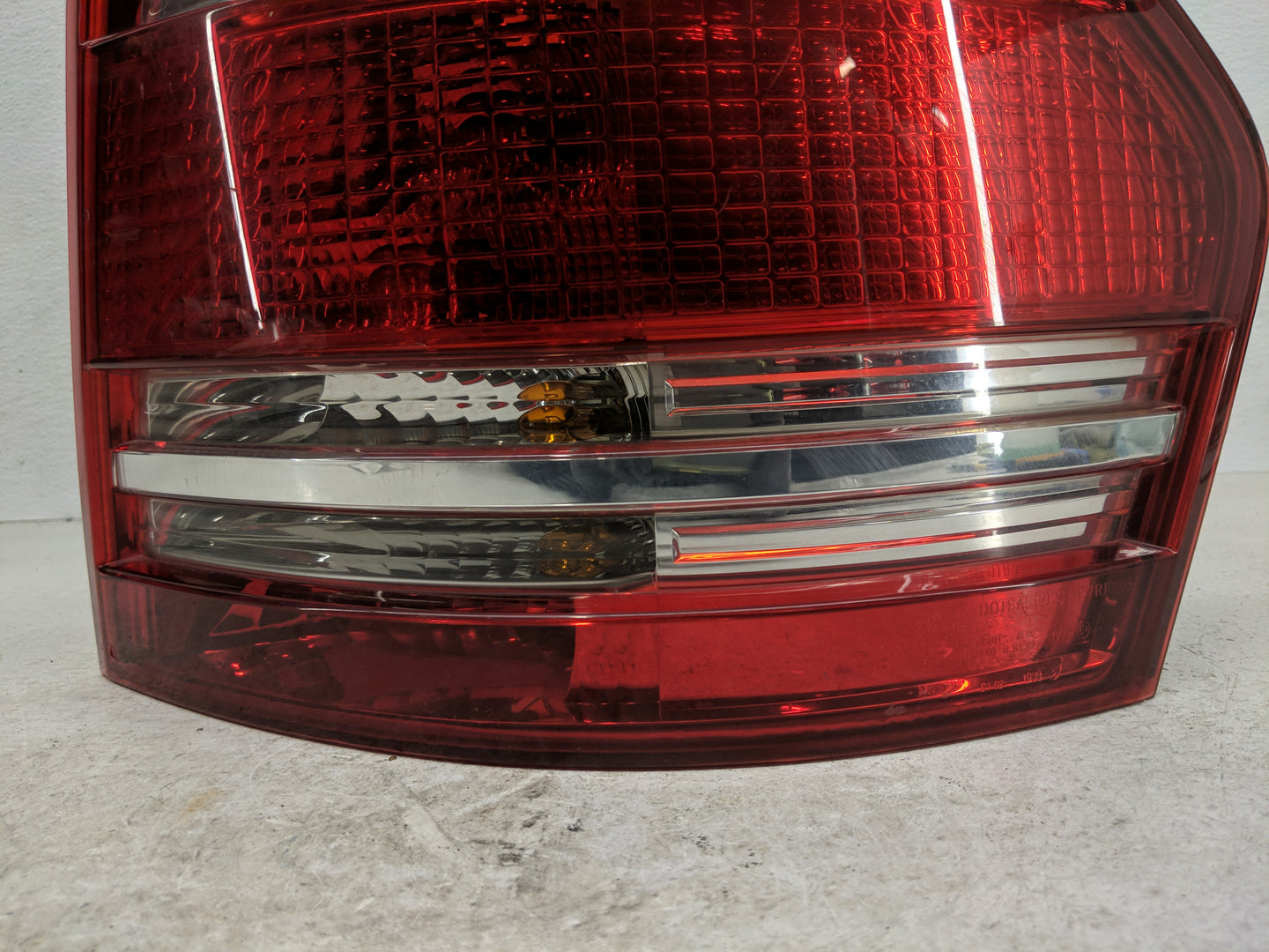 2008-2009 Mercedes-Benz Gl550 Tail Light Assembly Passenger Right OEM P/N:A 164 820 05 64 Fits Fits 2007 2008 2009 OEM Used 