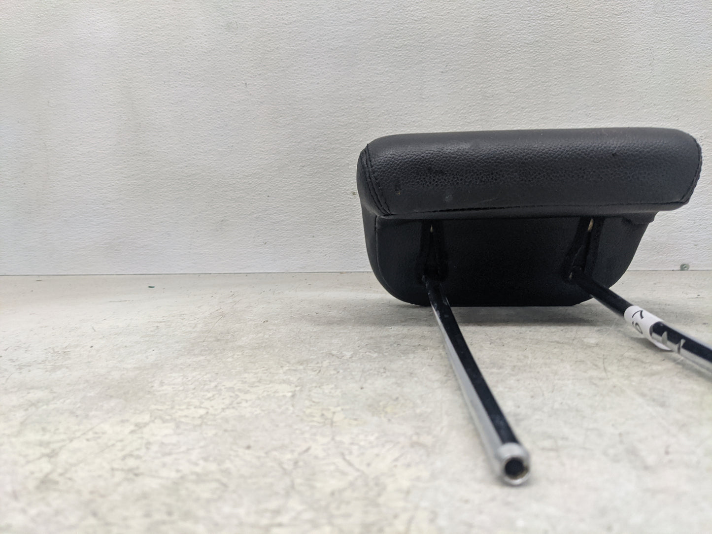 2006-2011 Mercedes-Benz Ml350 Headrest Head Rest Rear Center Seat Fits Fits 2006 2007 2008 2009 2010 2011 OEM Used Auto Part