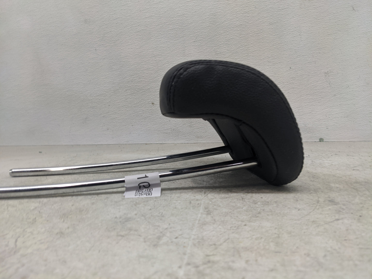 2006-2011 Mercedes-Benz Ml350 Headrest Head Rest Rear Center Seat Fits Fits 2006 2007 2008 2009 2010 2011 OEM Used Auto Part
