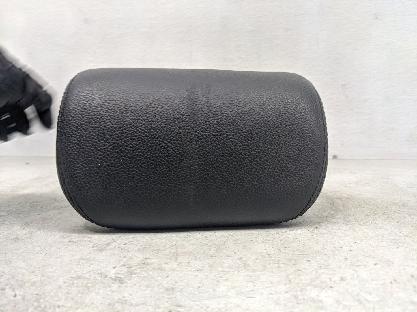 2006-2011 Mercedes-Benz Ml350 Headrest Head Rest Rear Center Seat Fits Fits 2006 2007 2008 2009 2010 2011 OEM Used Auto Part