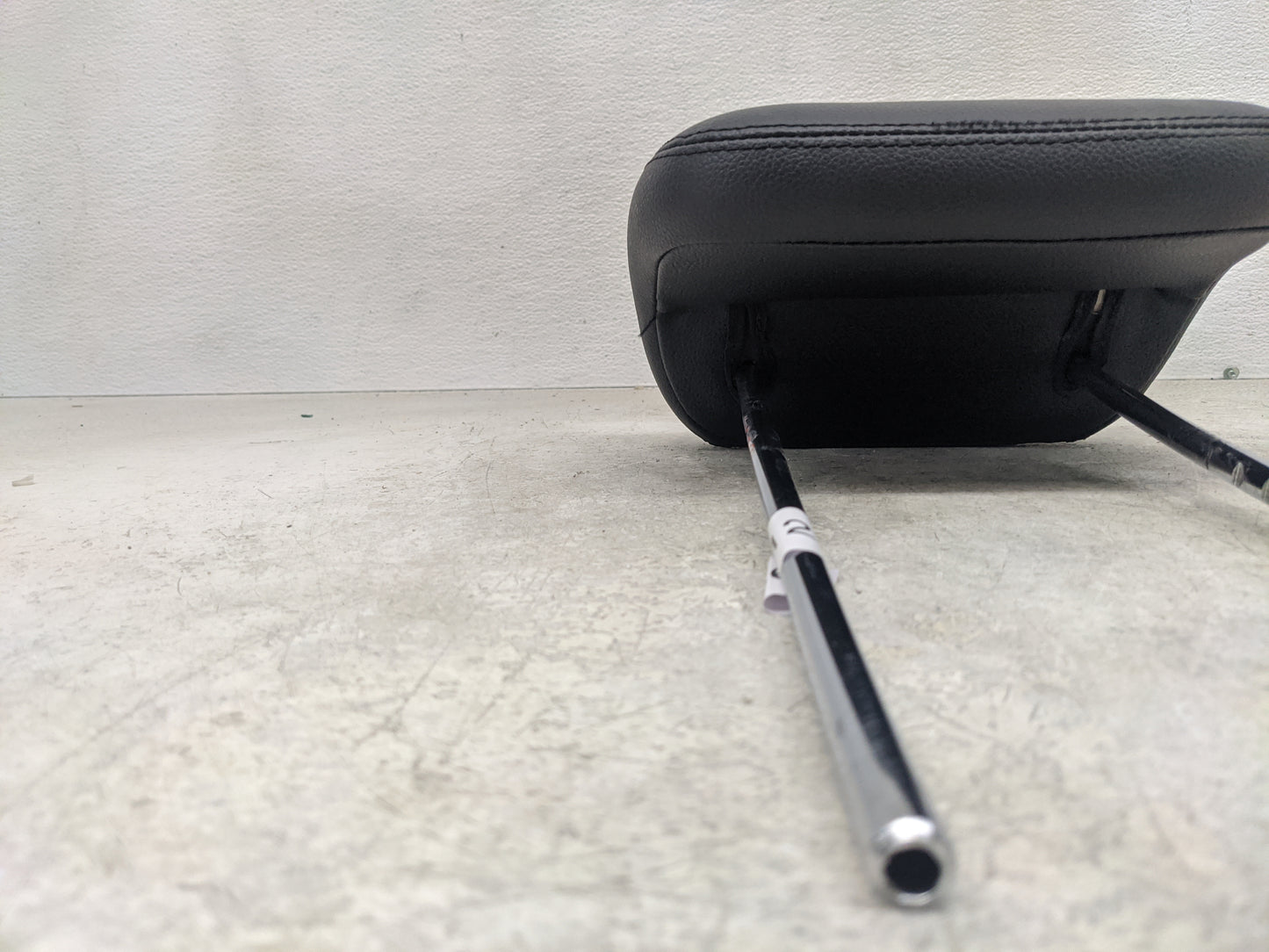 2007 Mercedes-Benz Ml350 Headrest Head Rest Rear Center Seat Fits OEM Used Auto Parts - Oemusedautoparts1.com