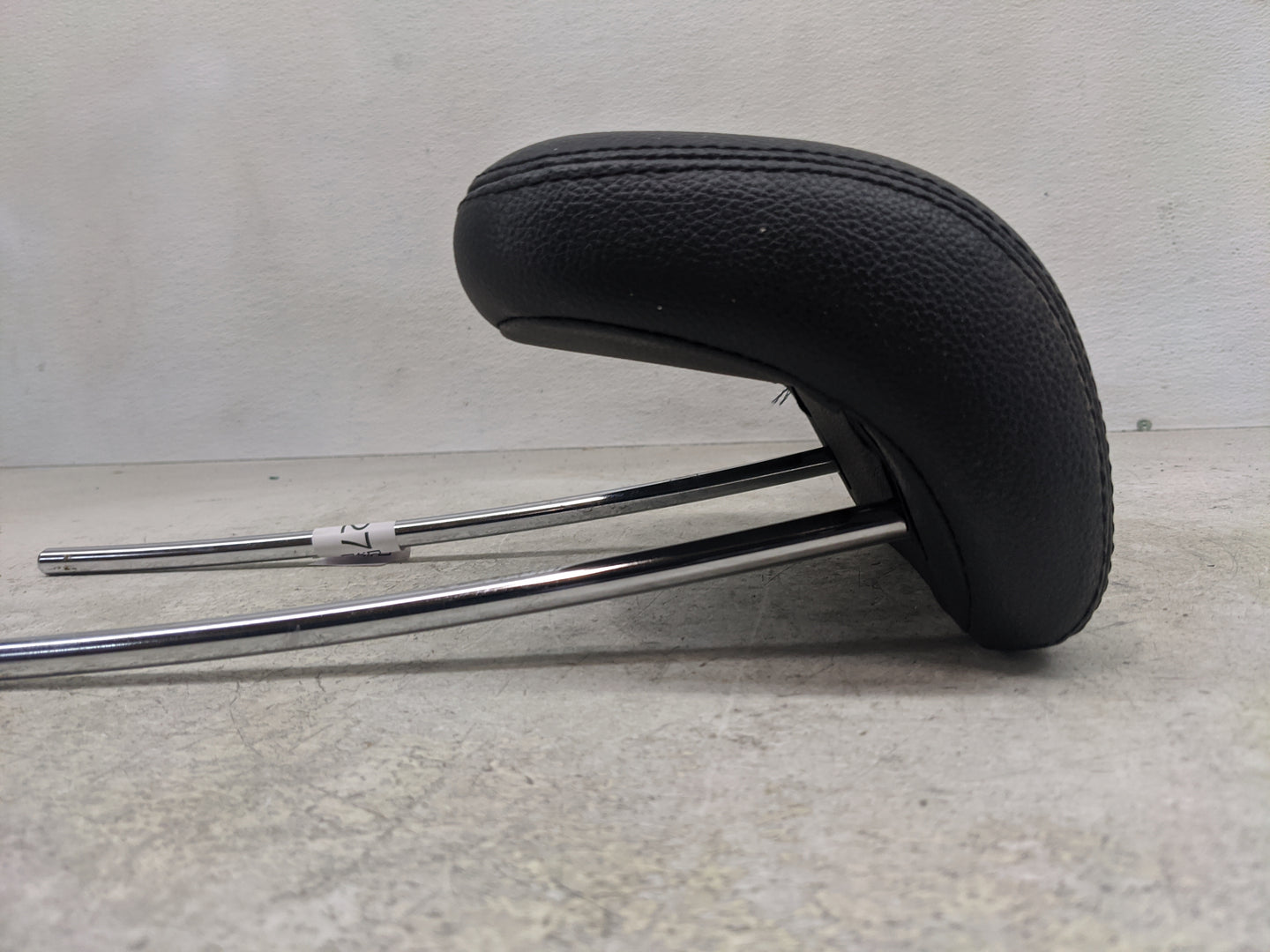 2007 Mercedes-Benz Ml350 Headrest Head Rest Rear Center Seat Fits OEM Used Auto Parts - Oemusedautoparts1.com