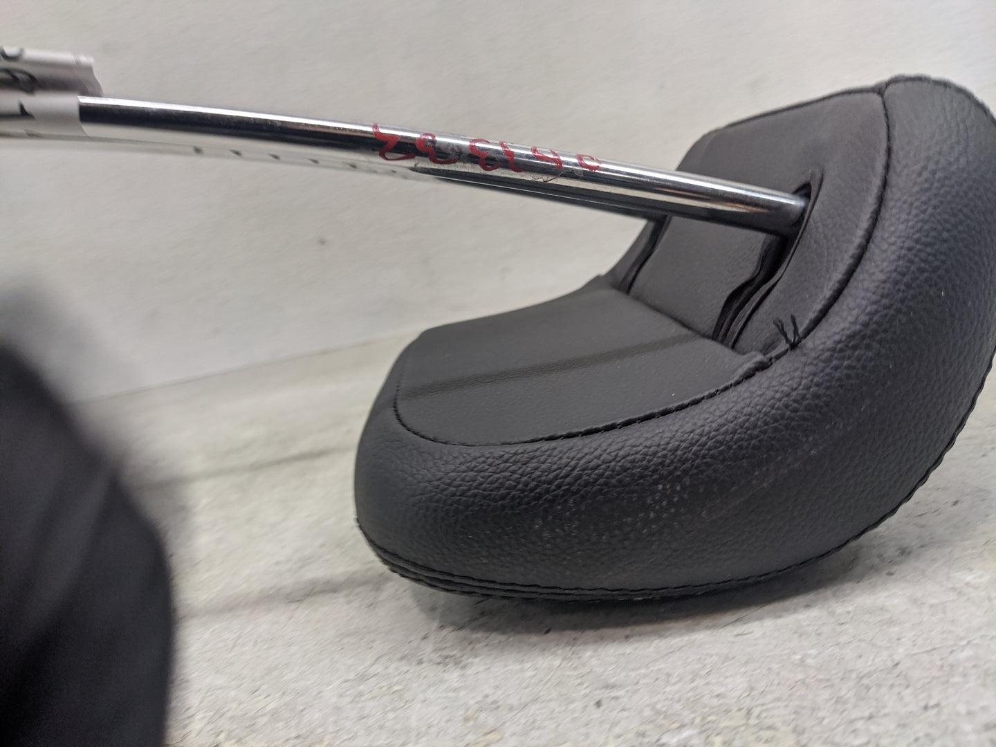 2007 Mercedes-Benz Ml350 Headrest Head Rest Rear Center Seat Fits OEM Used Auto Parts - Oemusedautoparts1.com
