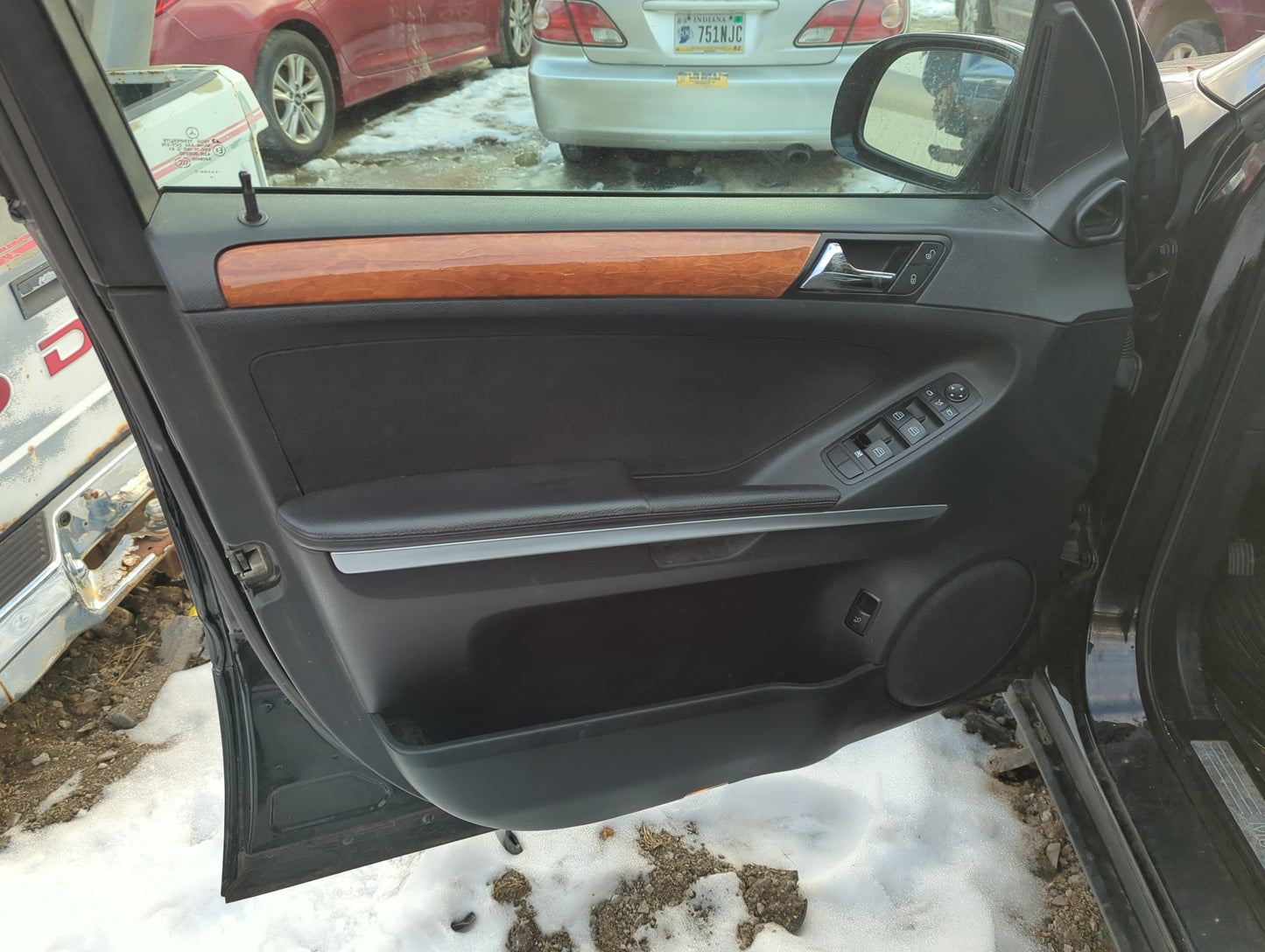 2007 Mercedes-benz Ml350 Front Left Driver Interior Door Panel Trim - Oemusedautoparts1.com