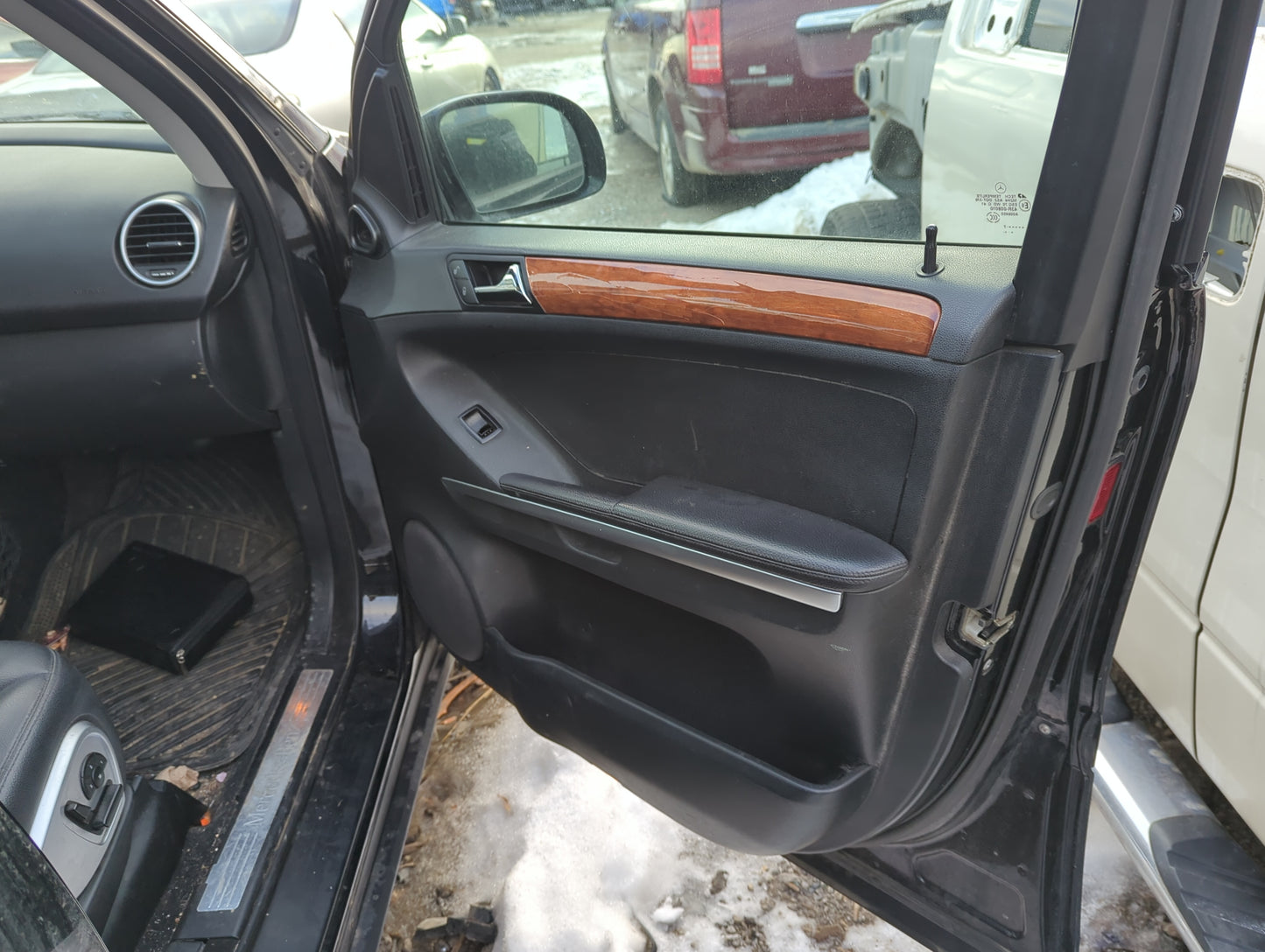 2007 Mercedes-benz Ml350 Front Right Passenger Interior Door Panel Trim - Oemusedautoparts1.com