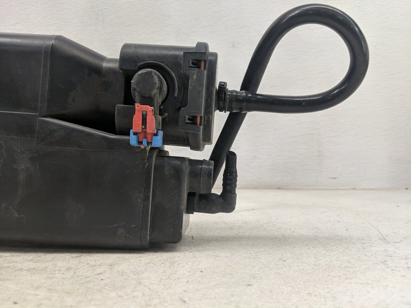2007 Mercedes-benz Ml350 Fuel Vapor Charcoal Canister 1461935 - Oemusedautoparts1.com