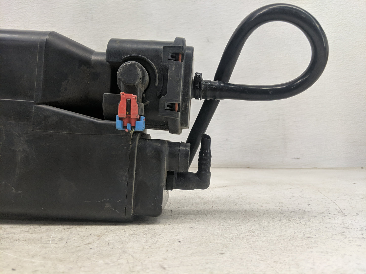 2007 Mercedes-benz Ml350 Fuel Vapor Charcoal Canister 1461935 - Oemusedautoparts1.com