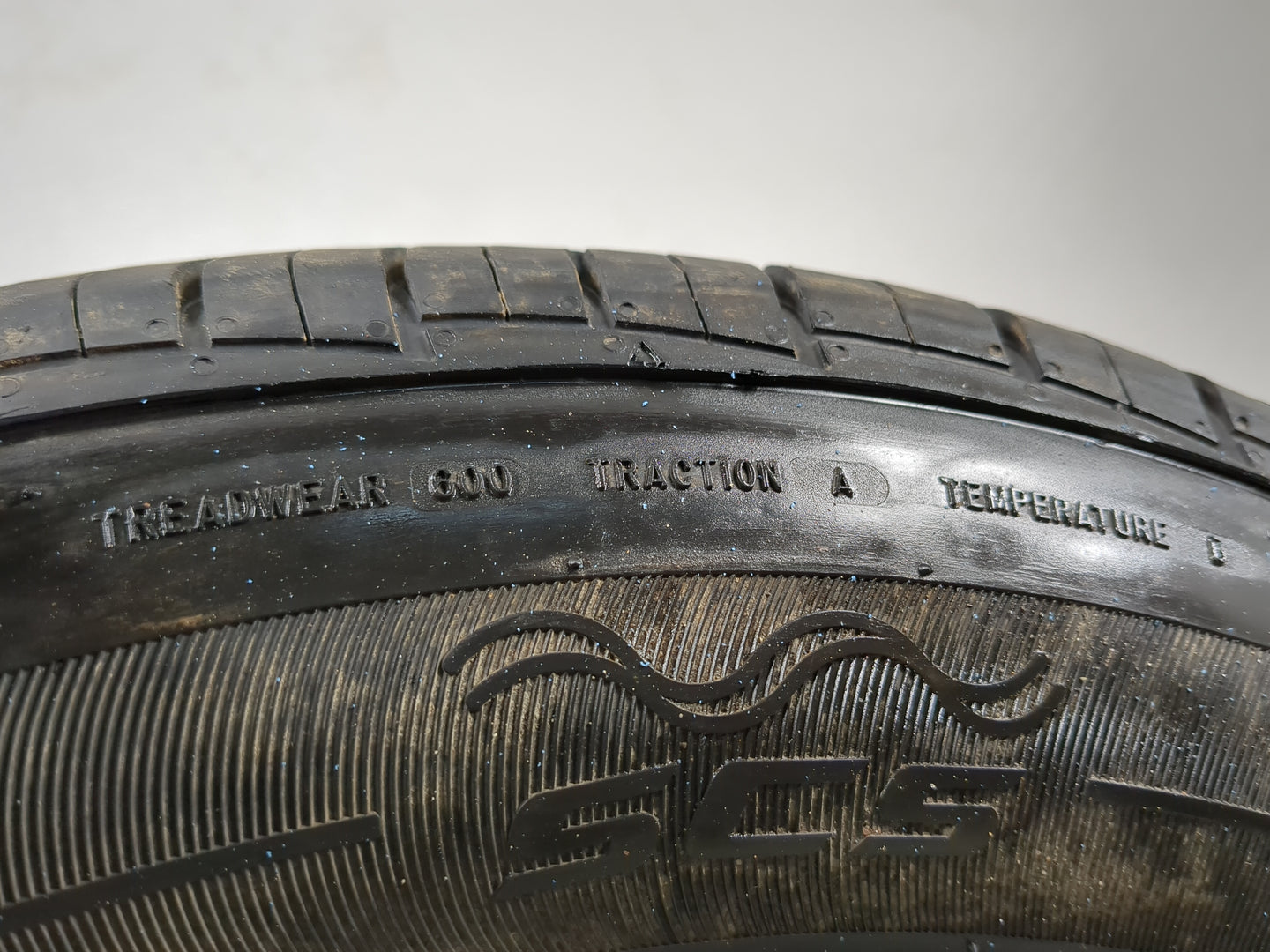 Used Tire 235/65R17 MASTERCRAFT SRT TOURING 104T - Tread Depth 8/32 - Oemusedautoparts1.com