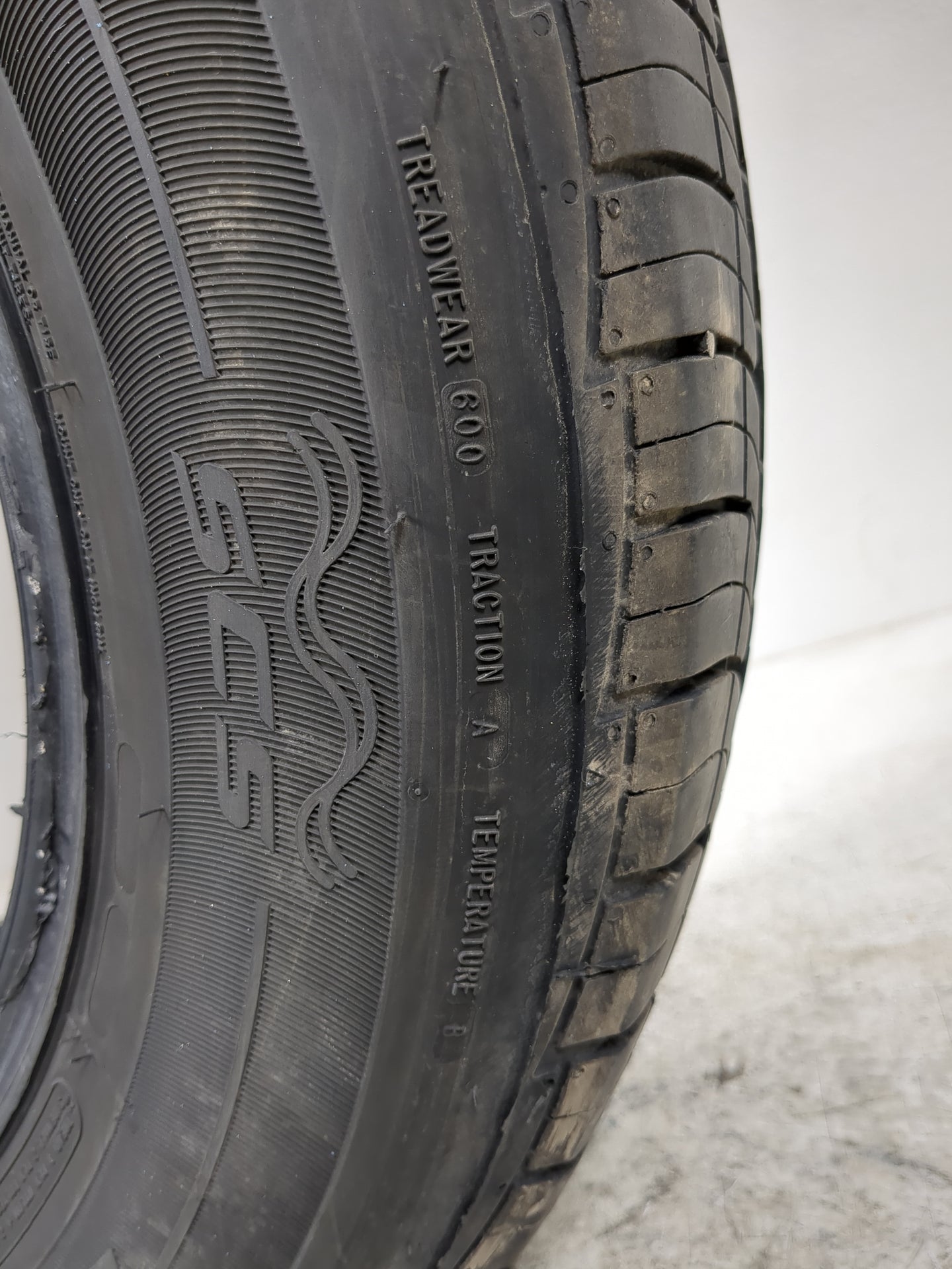 Used Tire 235/65R17 MASTERCRAFT SRT TOURING 104T - Tread Depth 7.5/32 - Oemusedautoparts1.com
