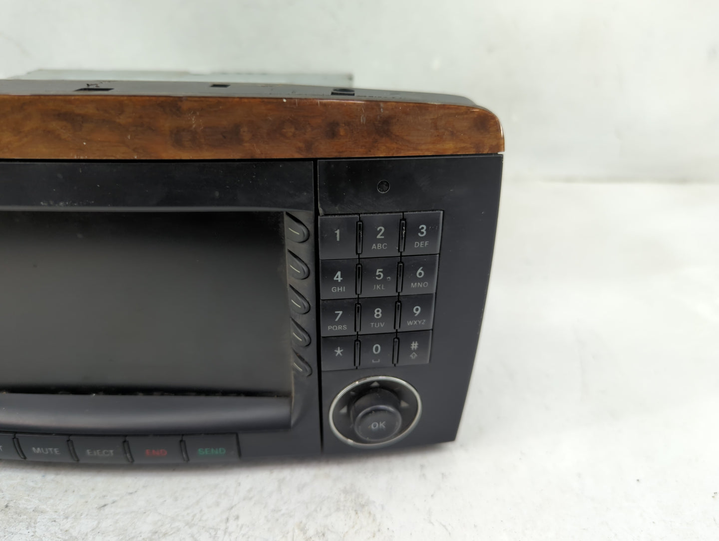 2006-2007 Mercedes-Benz R350 Radio AM FM Cd Player Receiver Replacement P/N:A2518703589 Fits Fits 2006 2007 OEM Used Auto Pa