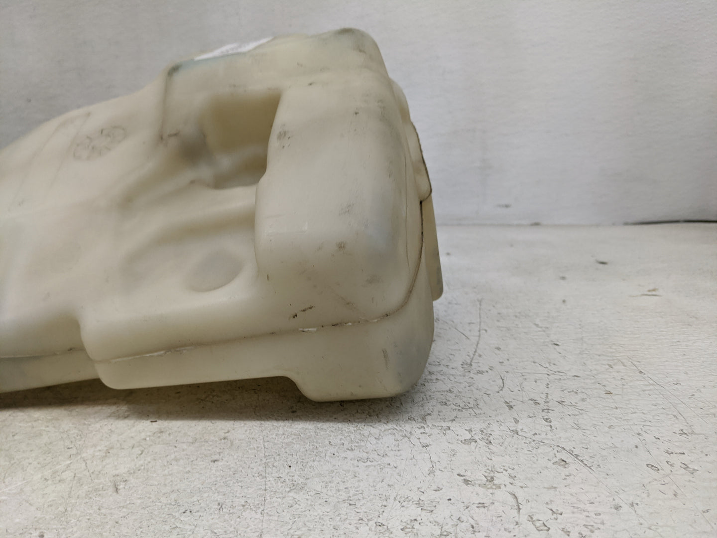 2007 Mercedes-benz R350 Windshield Washer Fluid Reservoir Bottle Oem - Oemusedautoparts1.com