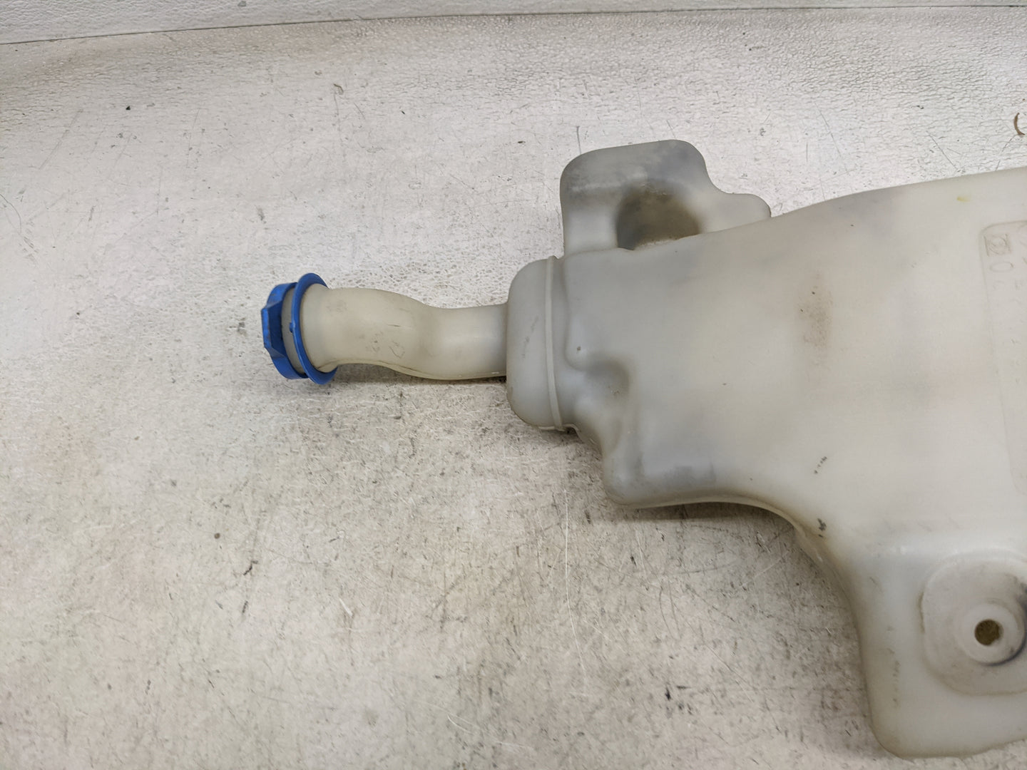 2007 Mercedes-benz R350 Windshield Washer Fluid Reservoir Bottle Oem - Oemusedautoparts1.com