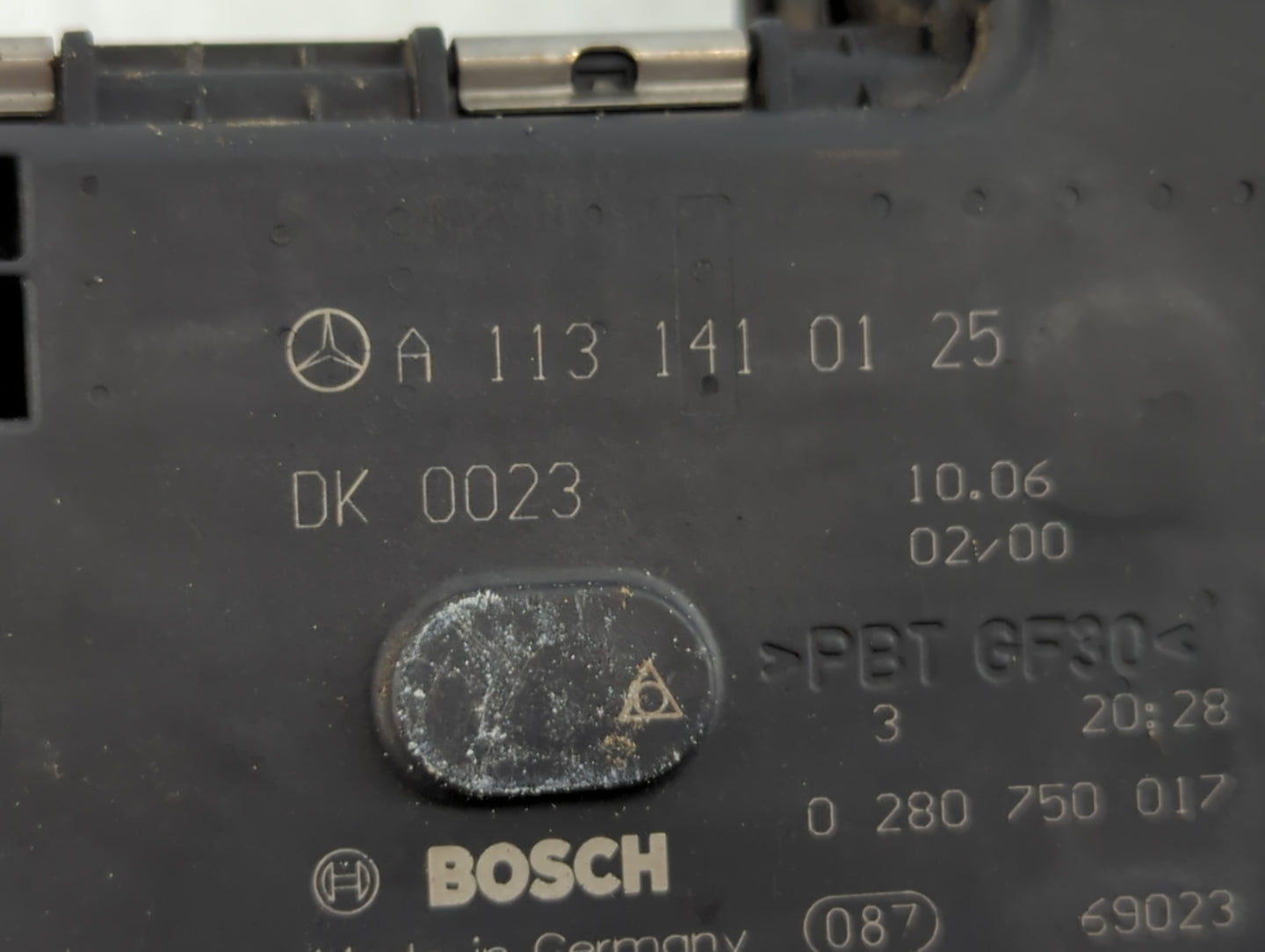 2005-2008 Mercedes-Benz Slk350 Throttle Body P/N:DK 0023 A 113 141 01 25 Fits OEM Used Auto Parts - Oemusedautoparts1.com