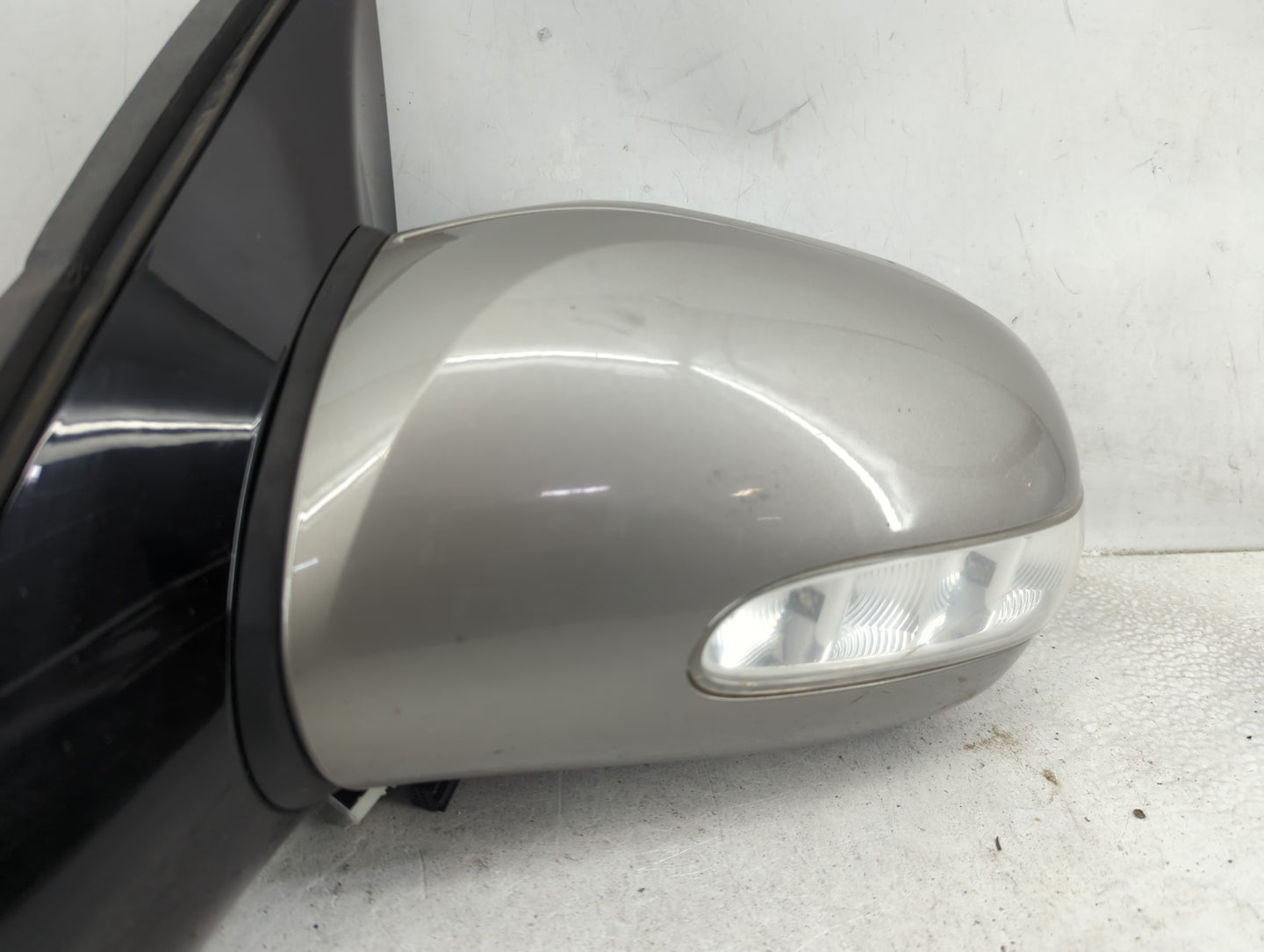 2007 Mercedes E-Class Driver Side View Mirror - Left Door Mirror OEM Used - Oemusedautoparts1.com