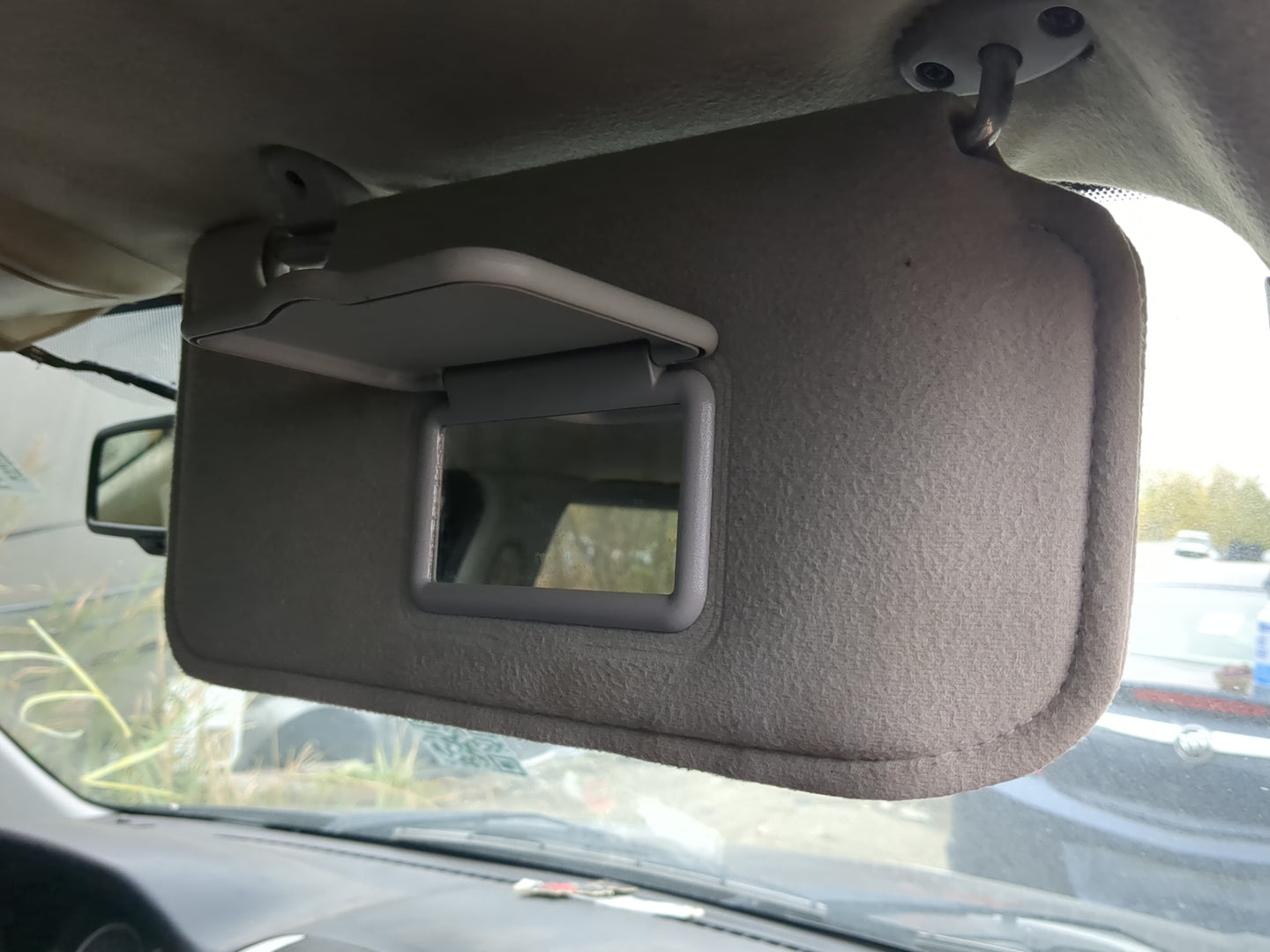 2005-2007 Mercury Mariner Sun Visor Shade Replacement Passenger Right Mirror Fits Fits 2005 2006 2007 OEM Used Auto Parts - 