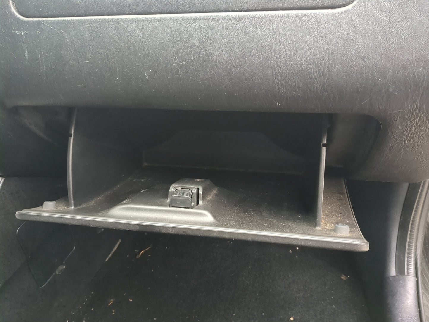 2007 Mercury Mariner Passenger Glove Box Door Storage Compartment - Oemusedautoparts1.com