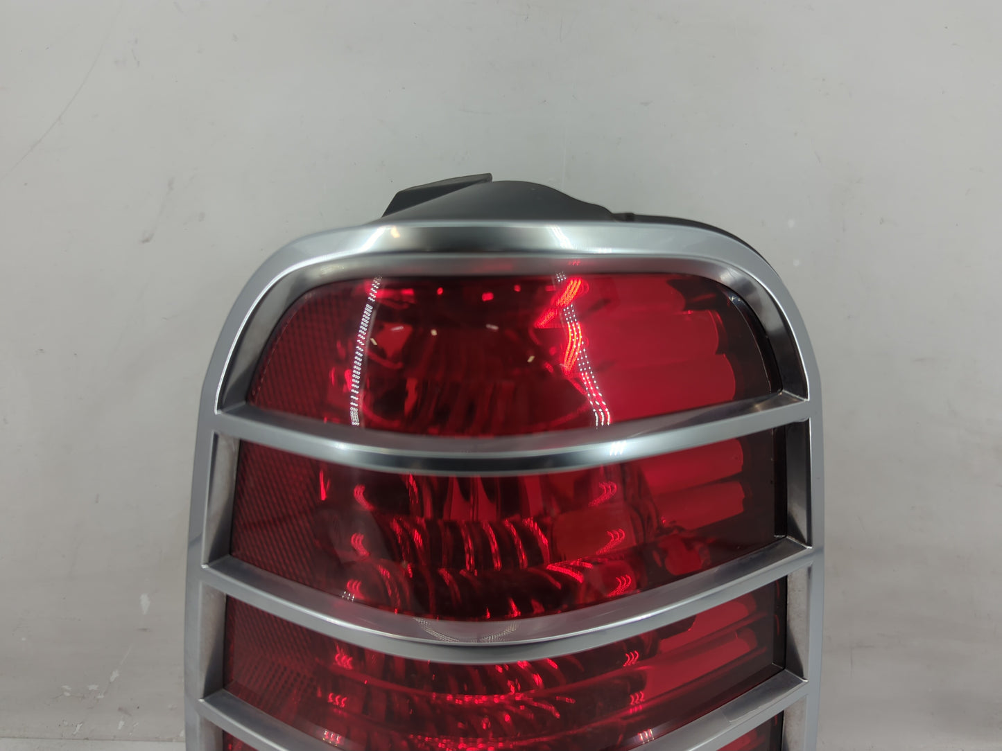 2005-2007 Mercury Mariner Tail Light Assembly Passenger Right OEM Fits Fits 2005 2006 2007 OEM Used Auto Parts - Oemusedauto