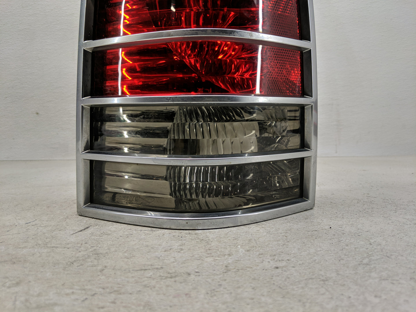 2005-2007 Mercury Mariner Tail Light Assembly Driver Left OEM P/N:5E64-13B505-A Fits Fits 2005 2006 2007 OEM Used Auto Parts