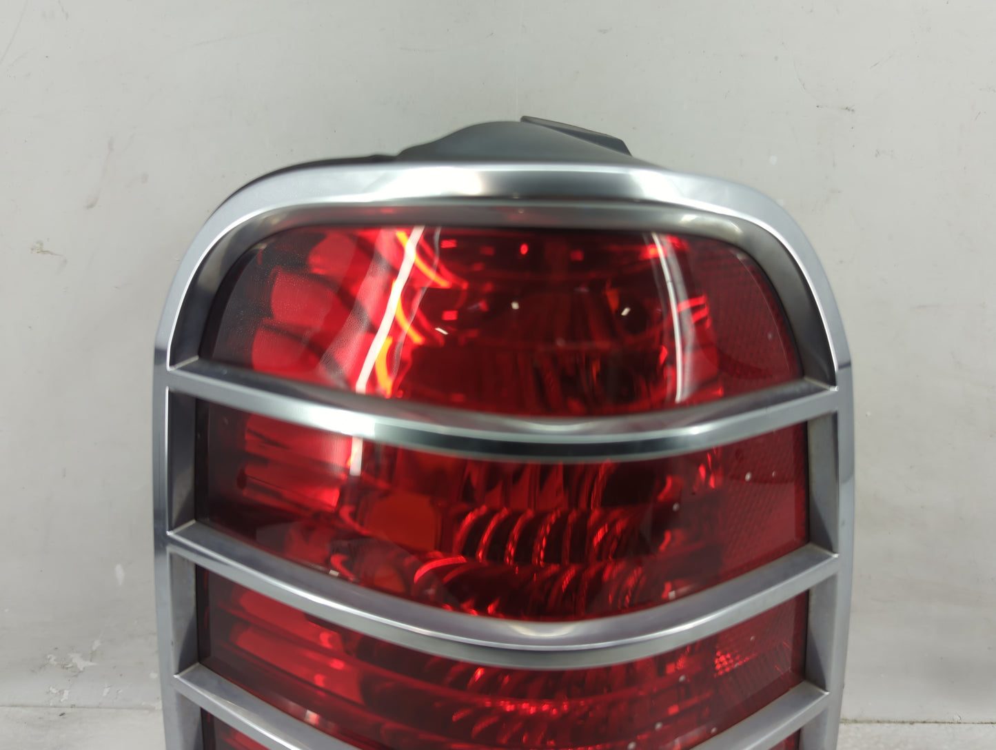 2005-2007 Mercury Mariner Tail Light Assembly Driver Left OEM P/N:5E64-13B505-A Fits Fits 2005 2006 2007 OEM Used Auto Parts