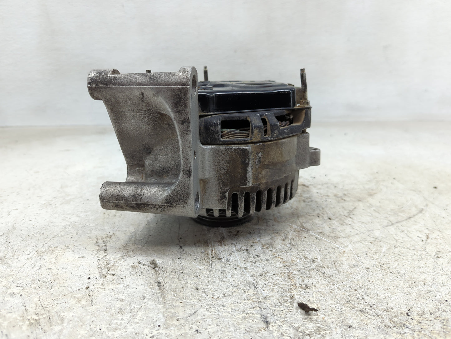 2005-2007 Mercury Mariner Alternator Replacement Generator Charging Assembly Engine OEM Fits Fits 2005 2006 2007 OEM Used Au