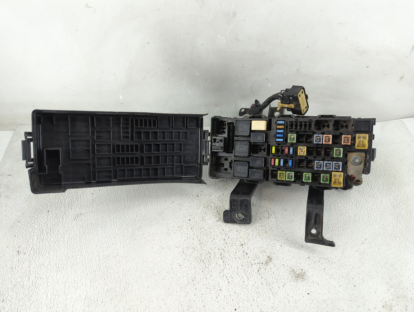 2006-2009 Mercury Milan Fusebox Fuse Box Panel Relay Module Fits Fits 2006 2007 2008 2009 OEM Used Auto Parts - Oemusedautop