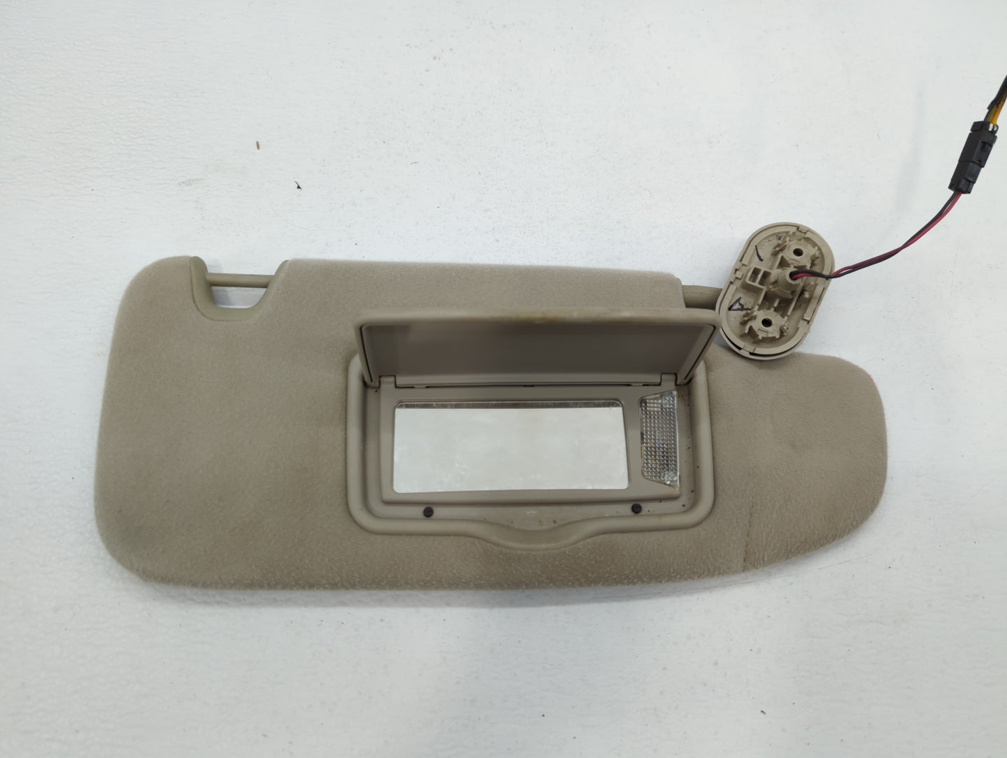2006-2009 Mercury Milan Sun Visor Shade Replacement Passenger Right Mirror Fits Fits 2006 2007 2008 2009 OEM Used Auto Parts