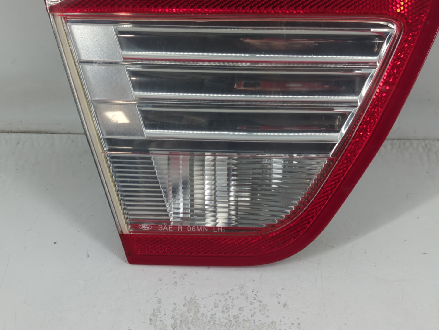2006-2009 Mercury Milan Rear Center Lid Brake Light Tail Light P/N:22490401 Fits Fits 2006 2007 2008 2009 OEM Used Auto Part