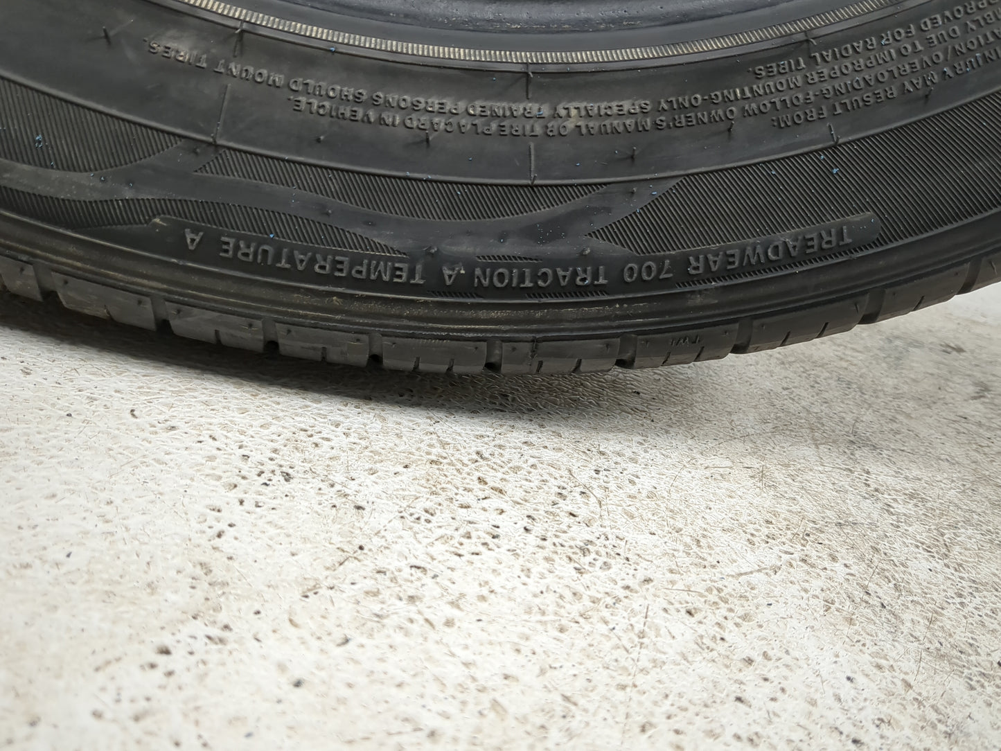 Used Tire 225/55R18 EVOLUXX CAPRICON HP 98H - Tread Depth 8.5/32 - Oemusedautoparts1.com