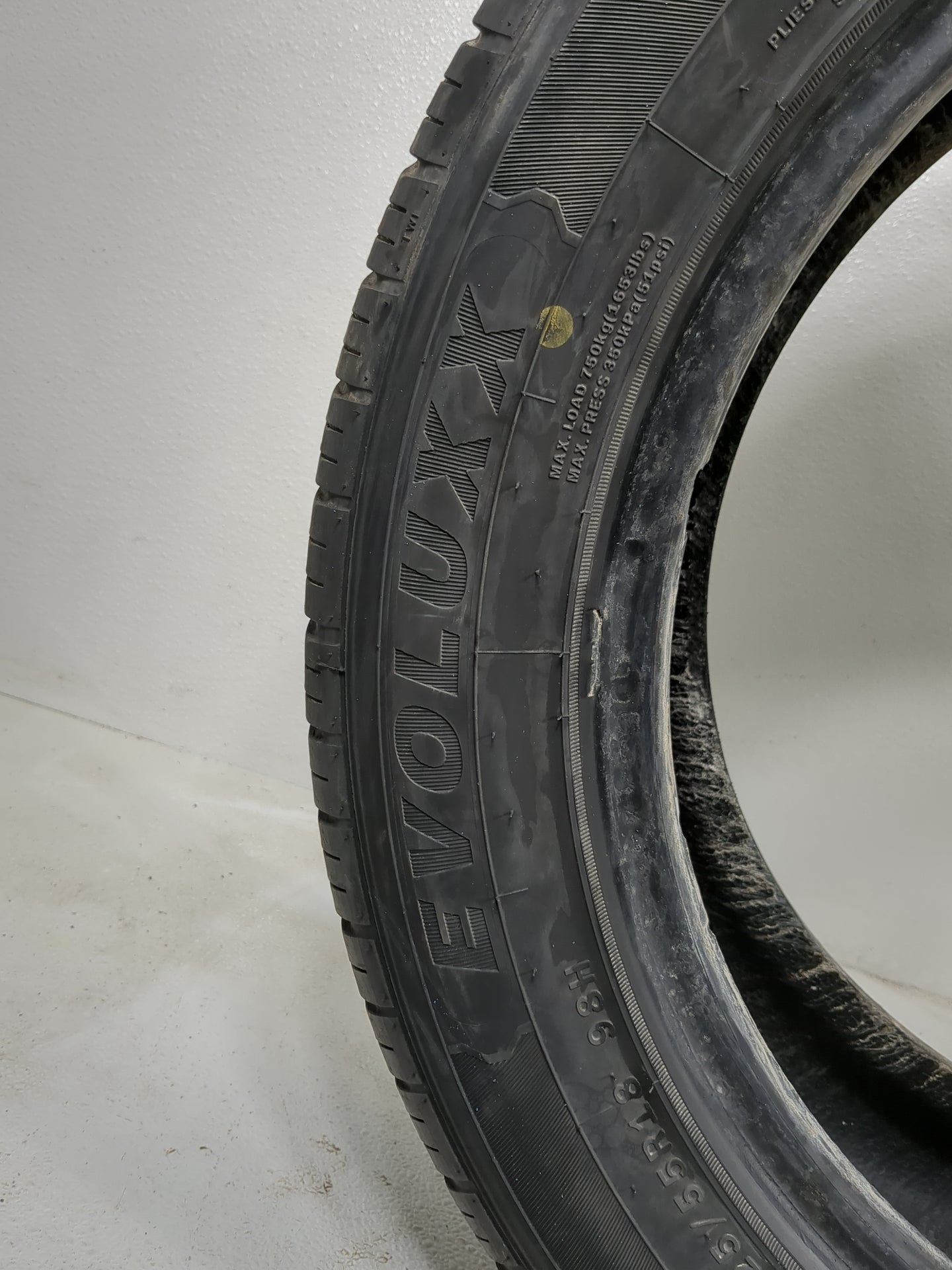 Used Tire 225/55R18 EVOLUXX CAPRICON HP 98H - Tread Depth 8.5/32 - Oemusedautoparts1.com