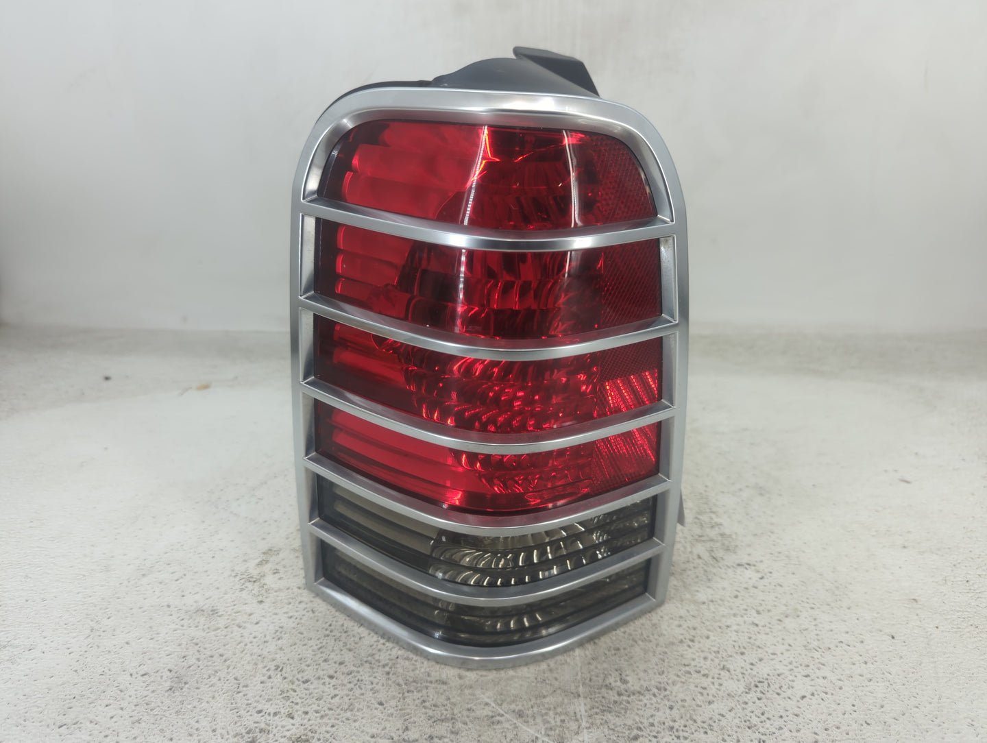 2007 Mercury Mountaineer Tail Light Assembly Driver Left OEM P/N:5E64-13B505-A 11-2580B Fits Fits 2005 2006 OEM Used Auto Pa