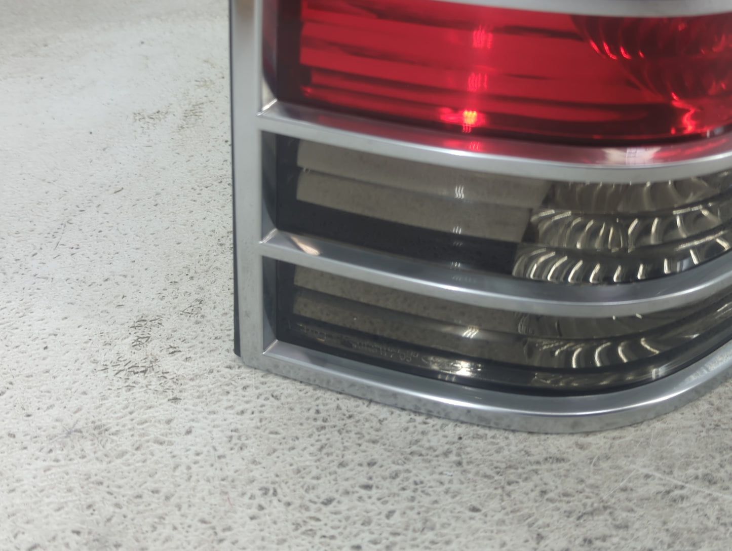 2007 Mercury Mountaineer Tail Light Assembly Driver Left OEM P/N:5E64-13B505-A 11-2580B Fits Fits 2005 2006 OEM Used Auto Pa