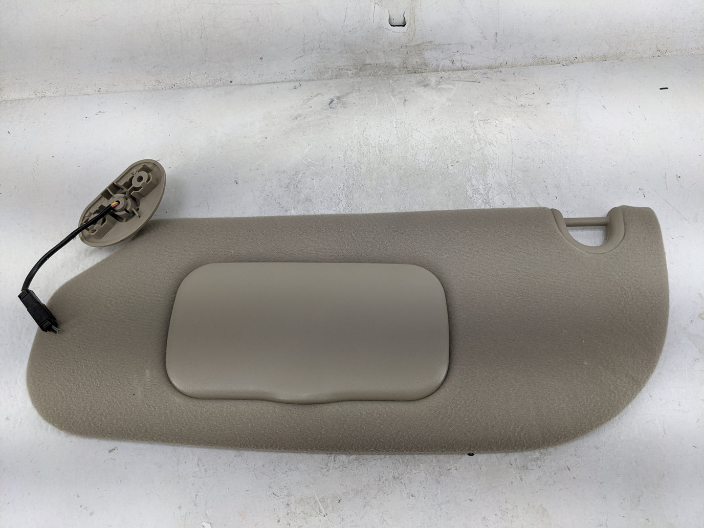 2006-2009 Mercury Mountaineer Sun Visor Shade Replacement Driver Left Mirror Fits Fits 2006 2007 2008 2009 OEM Used Auto Par