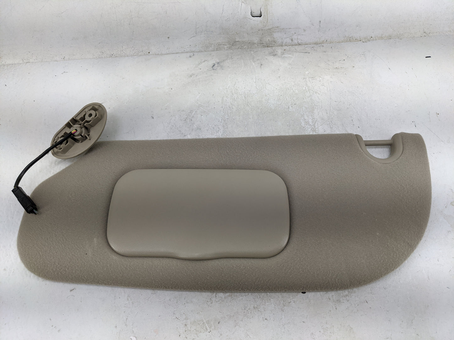 2006-2009 Mercury Mountaineer Sun Visor Shade Replacement Driver Left Mirror Fits Fits 2006 2007 2008 2009 OEM Used Auto Par