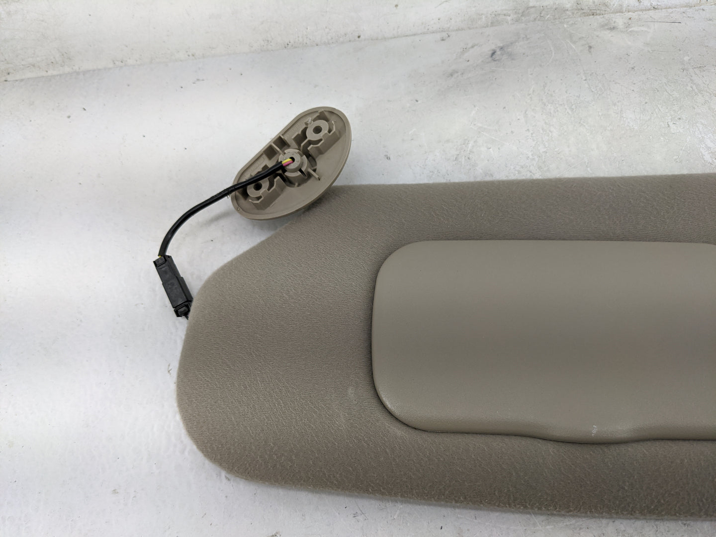 2006-2009 Mercury Mountaineer Sun Visor Shade Replacement Driver Left Mirror Fits Fits 2006 2007 2008 2009 OEM Used Auto Par