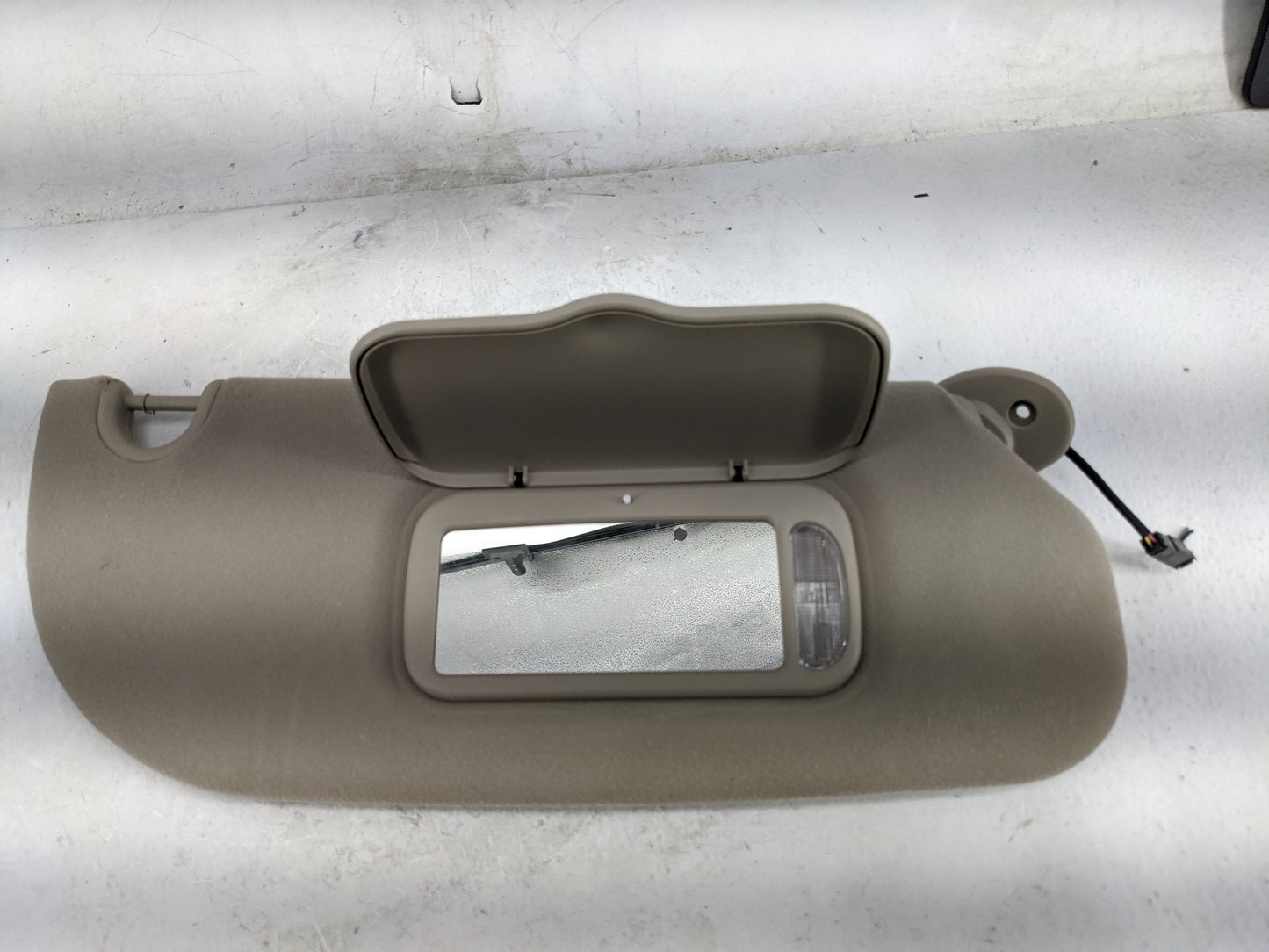 2006-2009 Mercury Mountaineer Sun Visor Shade Replacement Passenger Right Mirror Fits Fits 2006 2007 2008 2009 OEM Used Auto