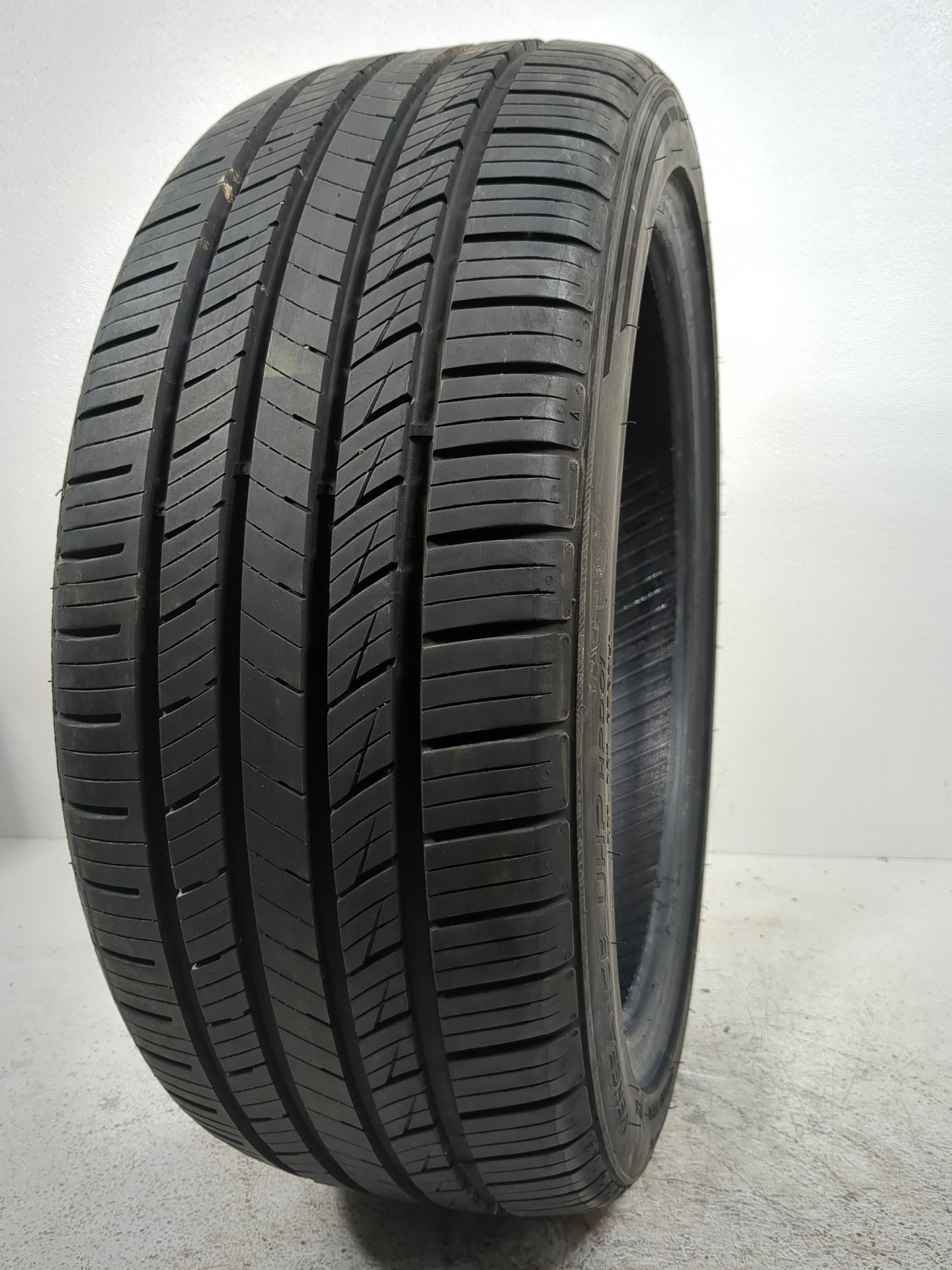 Used Tire 205/45R17 IRONHEAD VENGEANCE UHP 88Y - Tread Depth 7/32 - Oemusedautoparts1.com