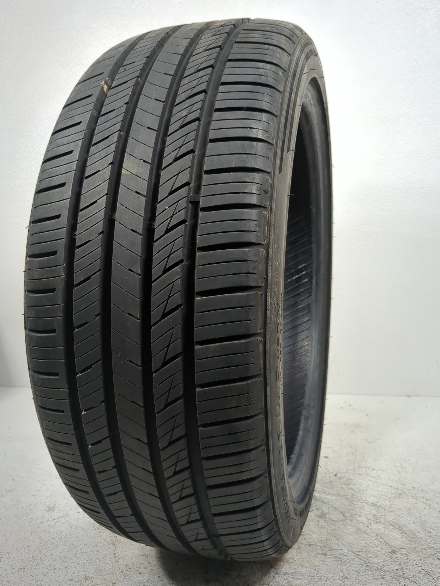 Used Tire 205/45R17 IRONHEAD VENGEANCE UHP 88Y - Tread Depth 7/32 - Oemusedautoparts1.com