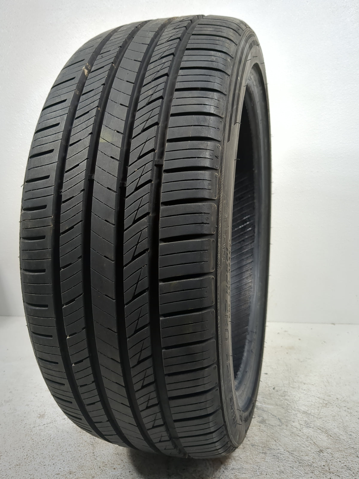 Used Tire 205/45R17 IRONHEAD VENGEANCE UHP 88Y - Tread Depth 7/32 - Oemusedautoparts1.com