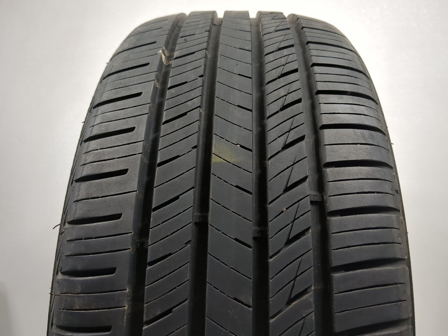 Used Tire 205/45R17 IRONHEAD VENGEANCE UHP 88Y - Tread Depth 7/32 - Oemusedautoparts1.com