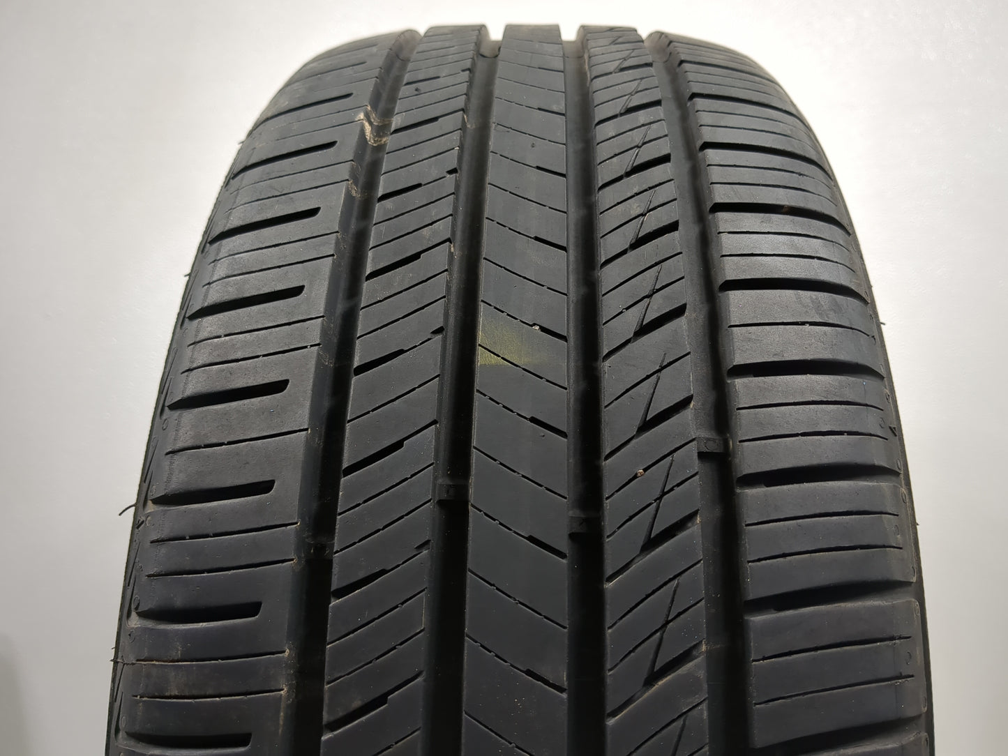 Used Tire 205/45R17 IRONHEAD VENGEANCE UHP 88Y - Tread Depth 7/32 - Oemusedautoparts1.com