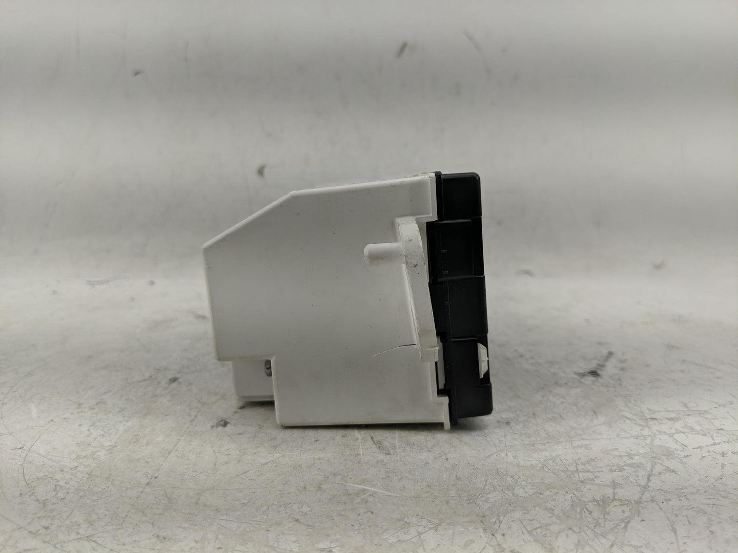 2007-2008 Mitsubishi Galant Information Display Screen - Oemusedautoparts1.com