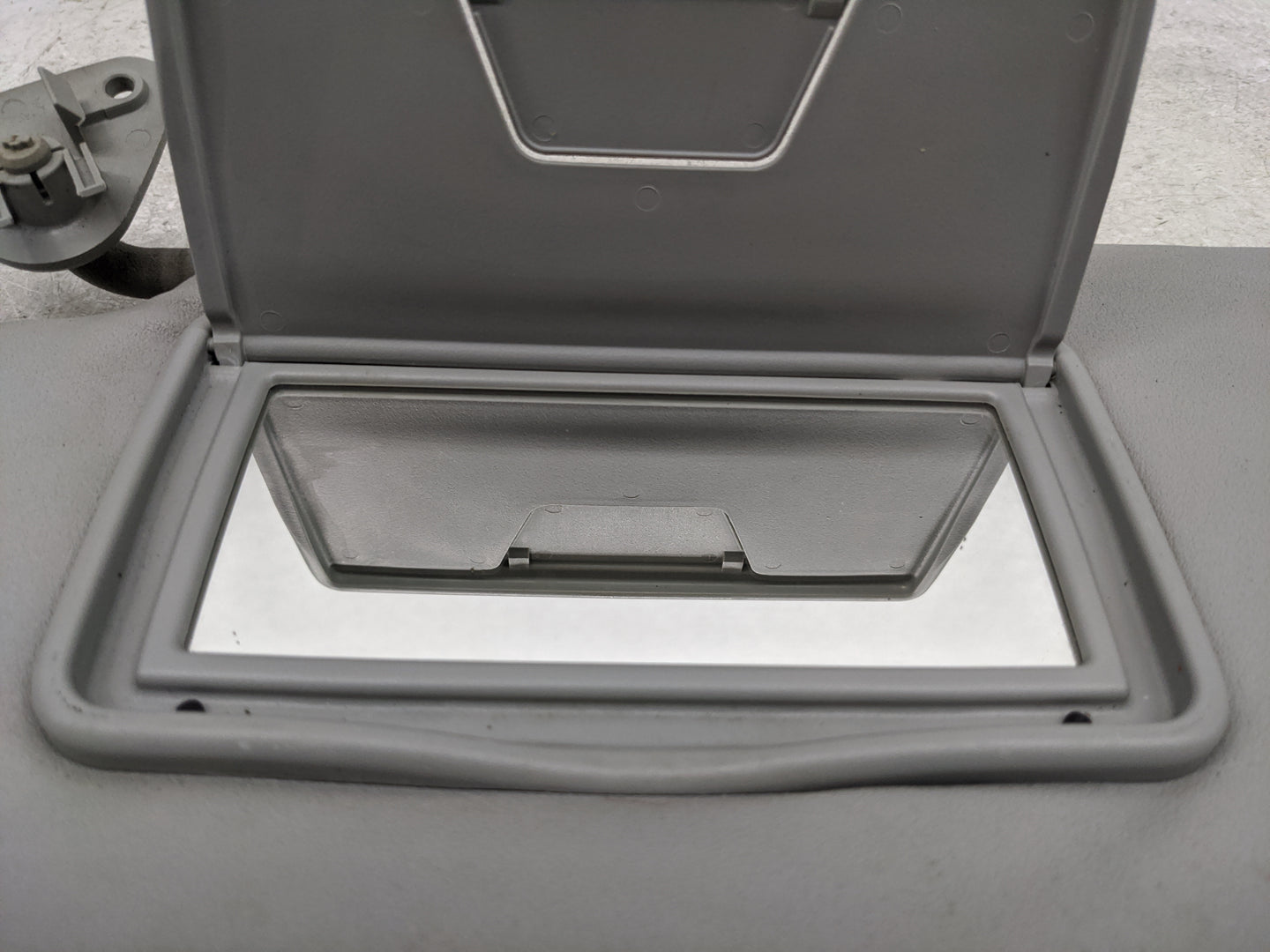 2007-2009 Mitsubishi Outlander Sun Visor Shade Replacement Driver Left Mirror Fits Fits 2007 2008 2009 OEM Used Auto Parts -